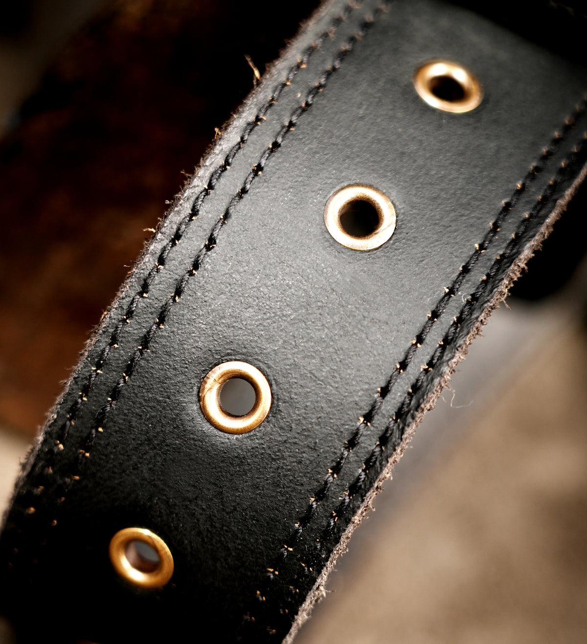 Adjustable black leather belt with two snap-closure pockets