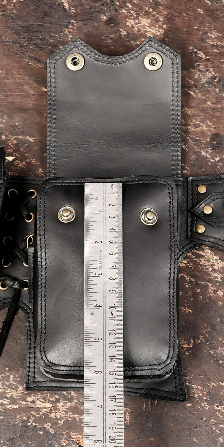 Travel leather waist belt storage