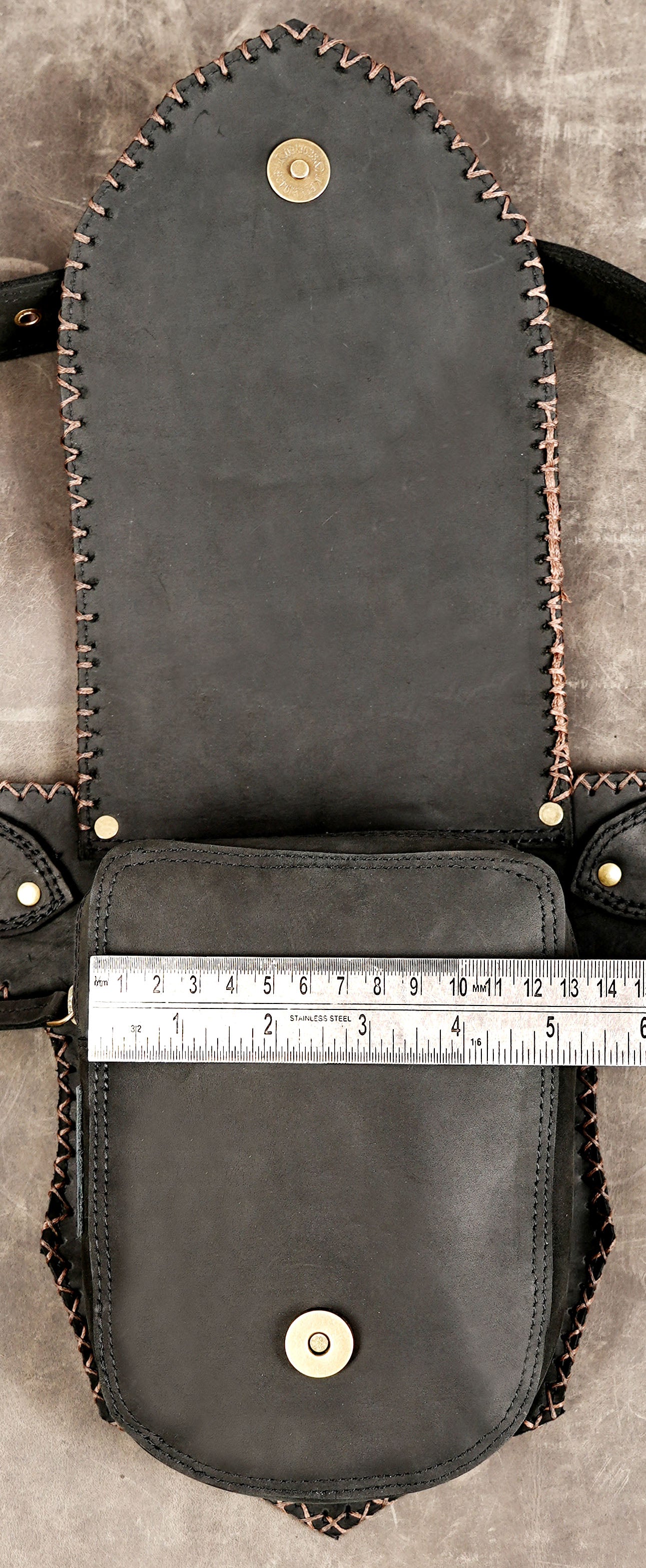 Black leather Renaissance waist pouch with stone