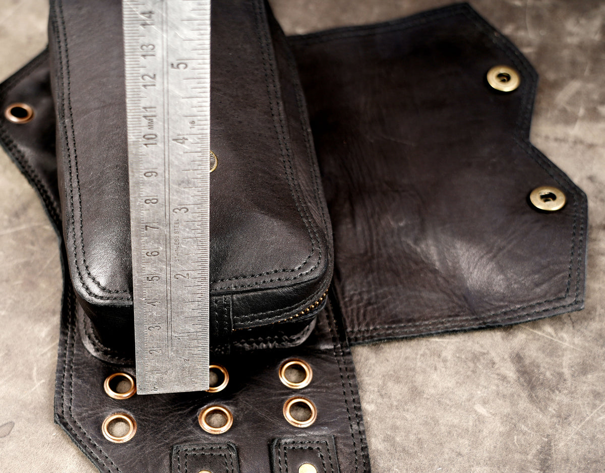 Leather utility hip belt featuring a large pocket with two snap buttons.