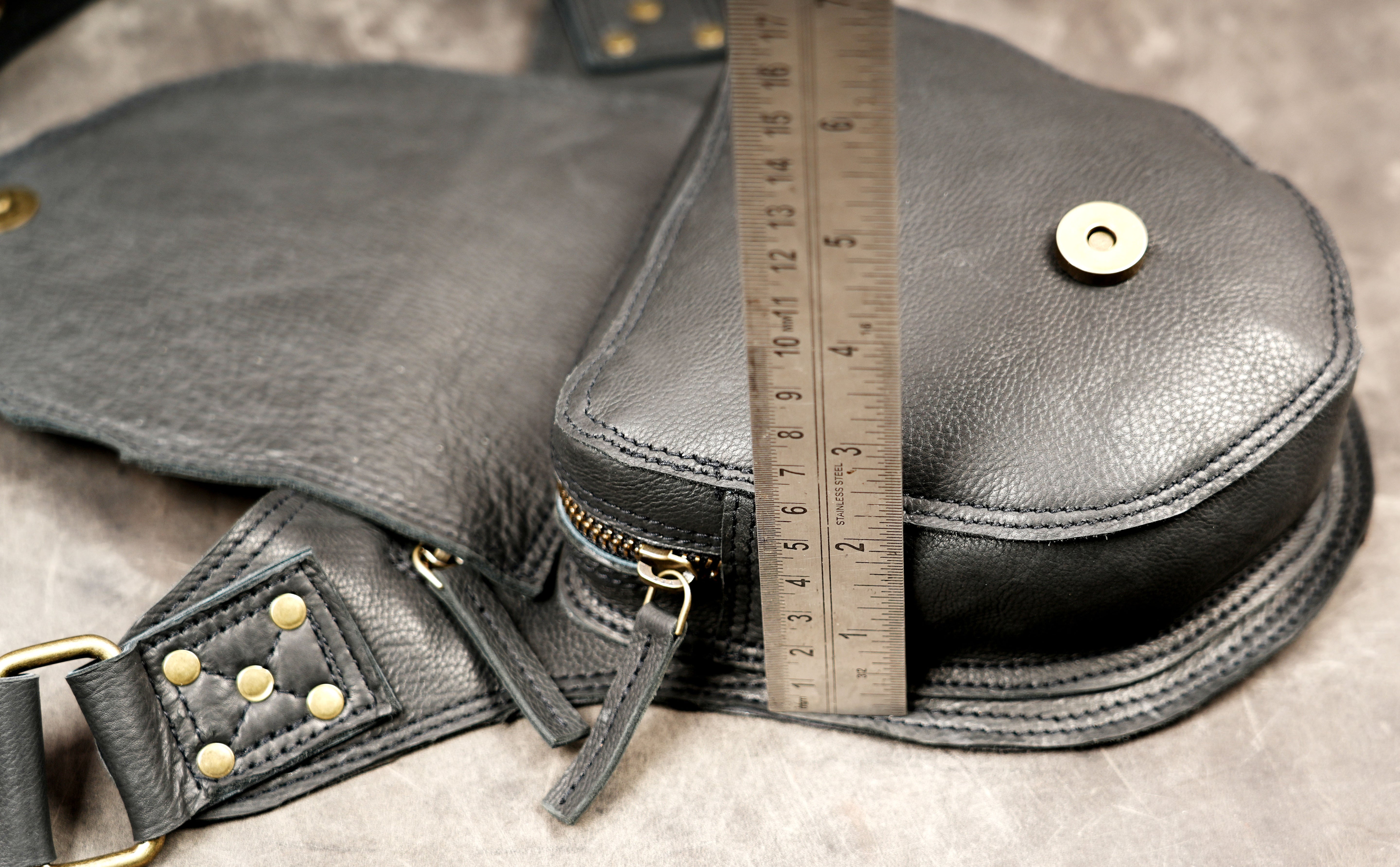Handmade rustic leather belt pouch for everyday use