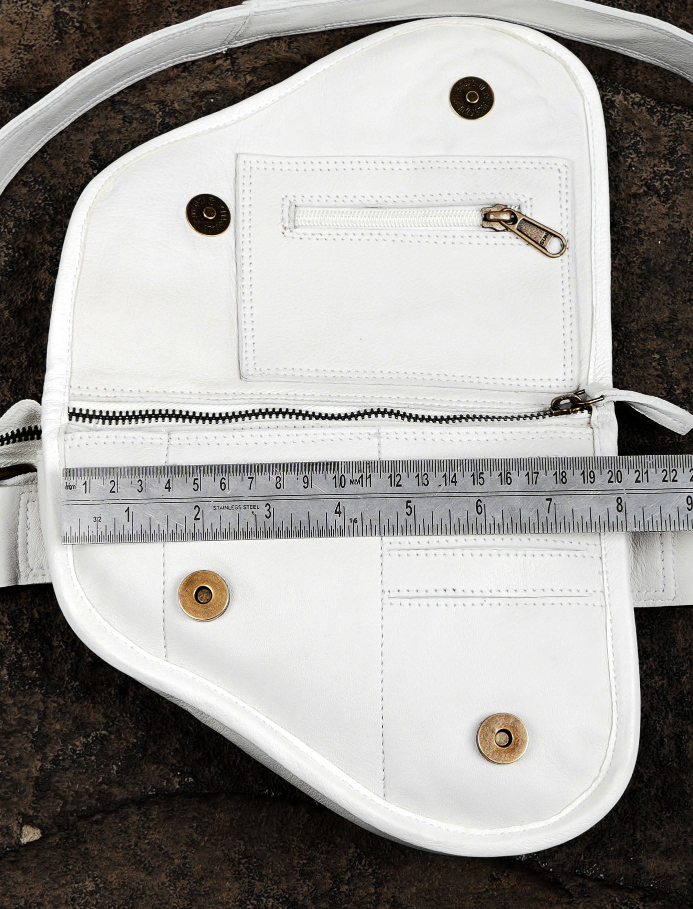 Boho crystal pouch in white leather with adjustable long strap