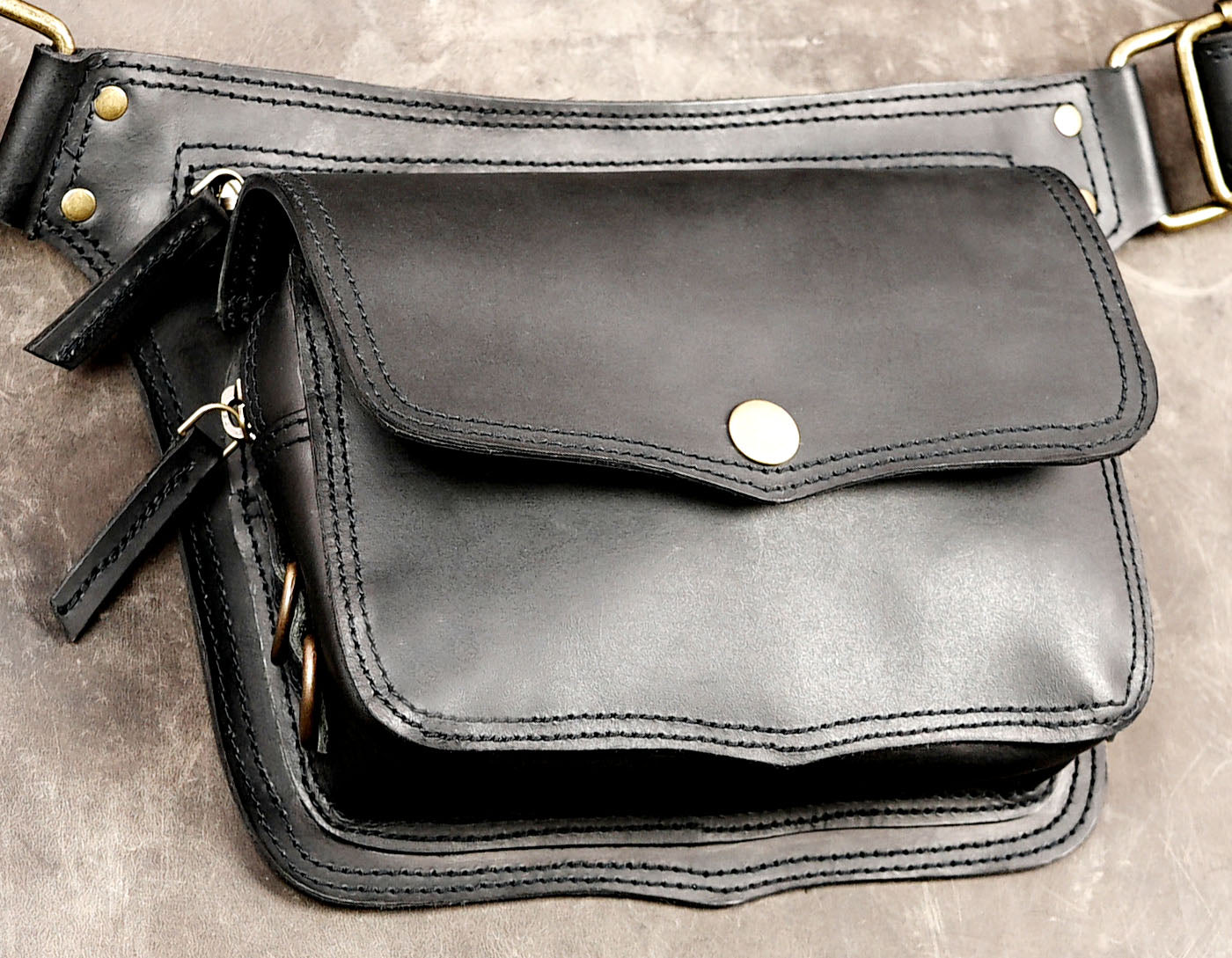Genuine leather waist pack with zipper pocket