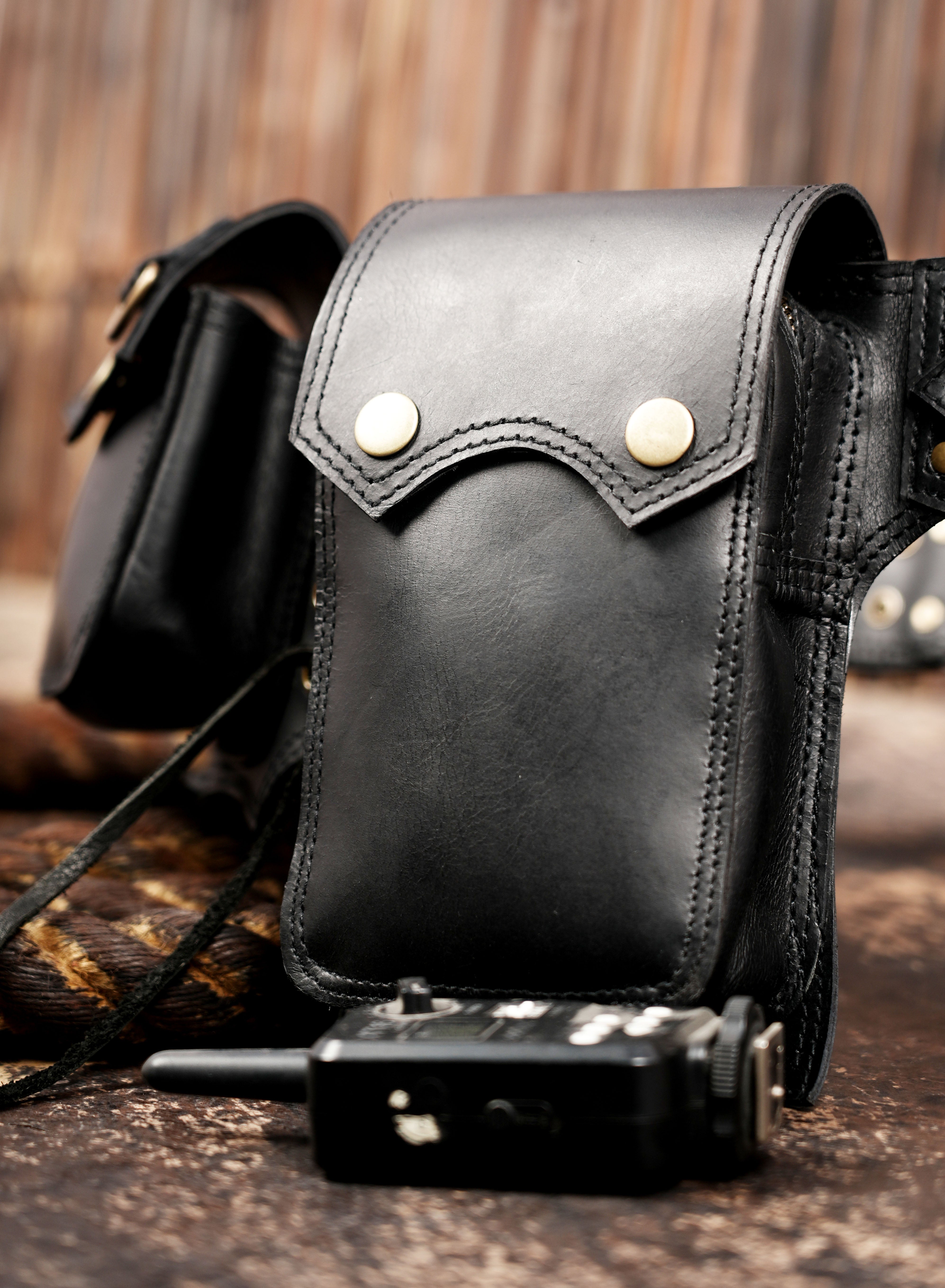 Unisex leather waist belt black