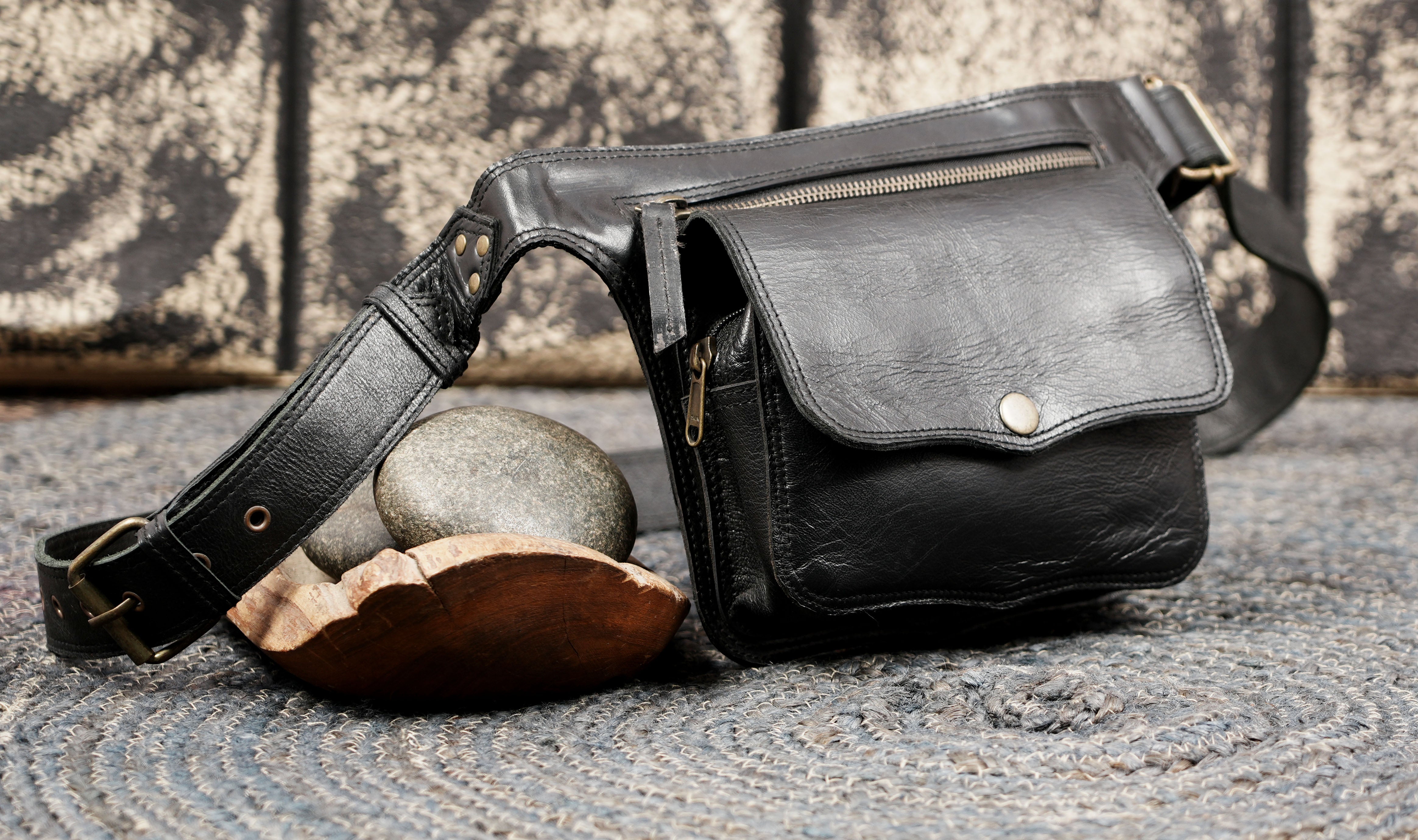 Handmade leather belt with waist pouch for keys and accessories