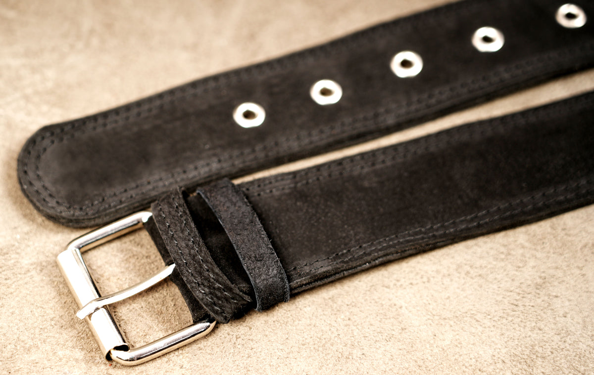 Compact leather thigh bag for travel and daily wear