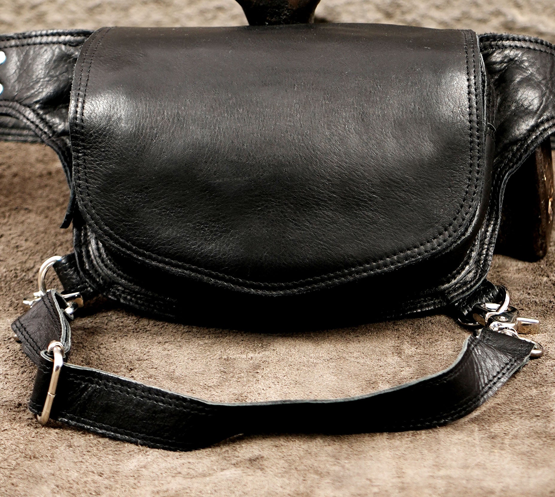 Tough black leather motorcycle thigh pouch built to withstand heavy daily wear and tear