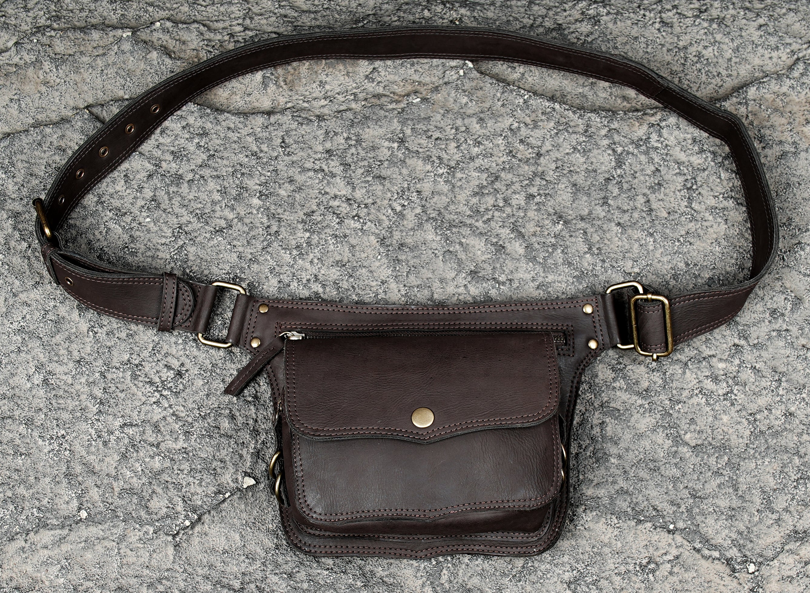 Black leather belt pouch for everyday use