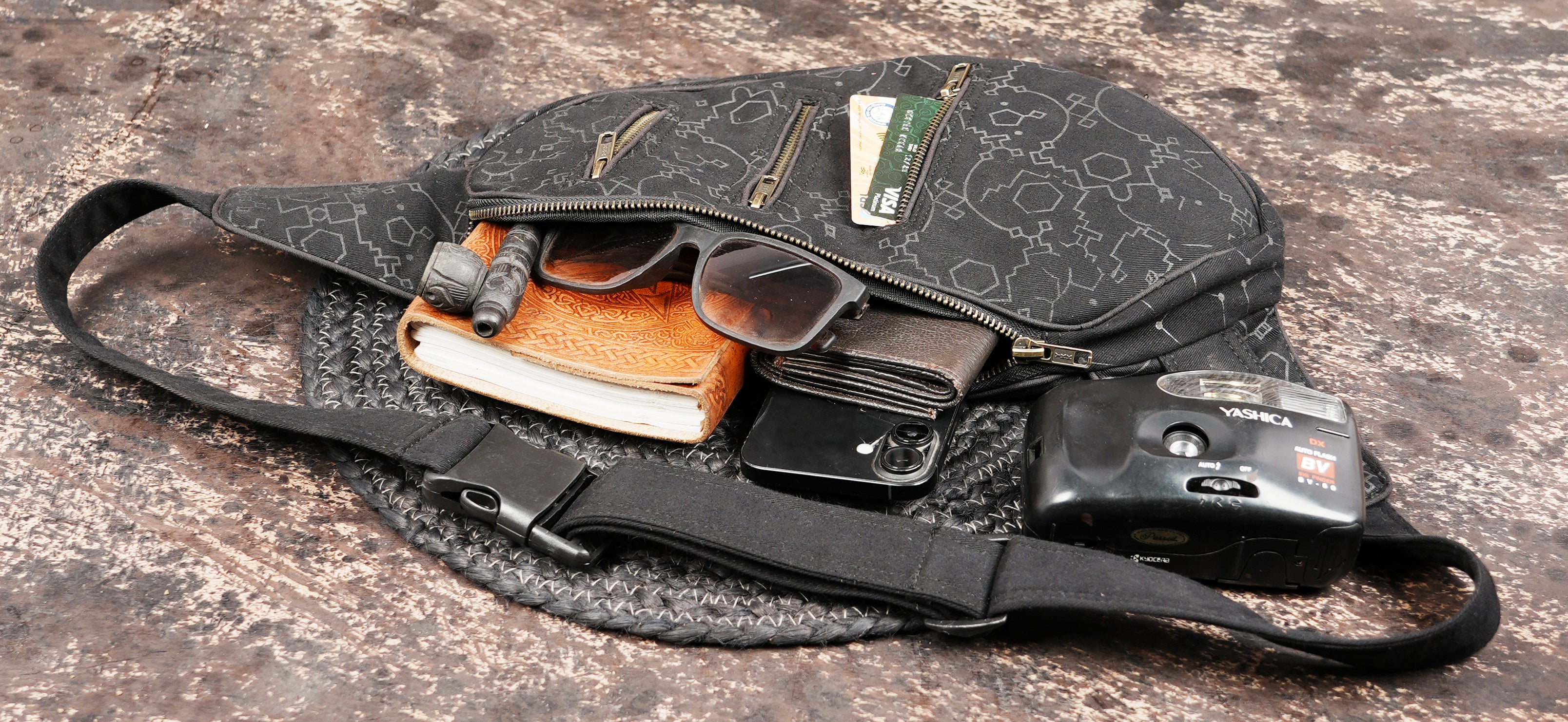 Cotton shoulder belt bag with secure zip closure