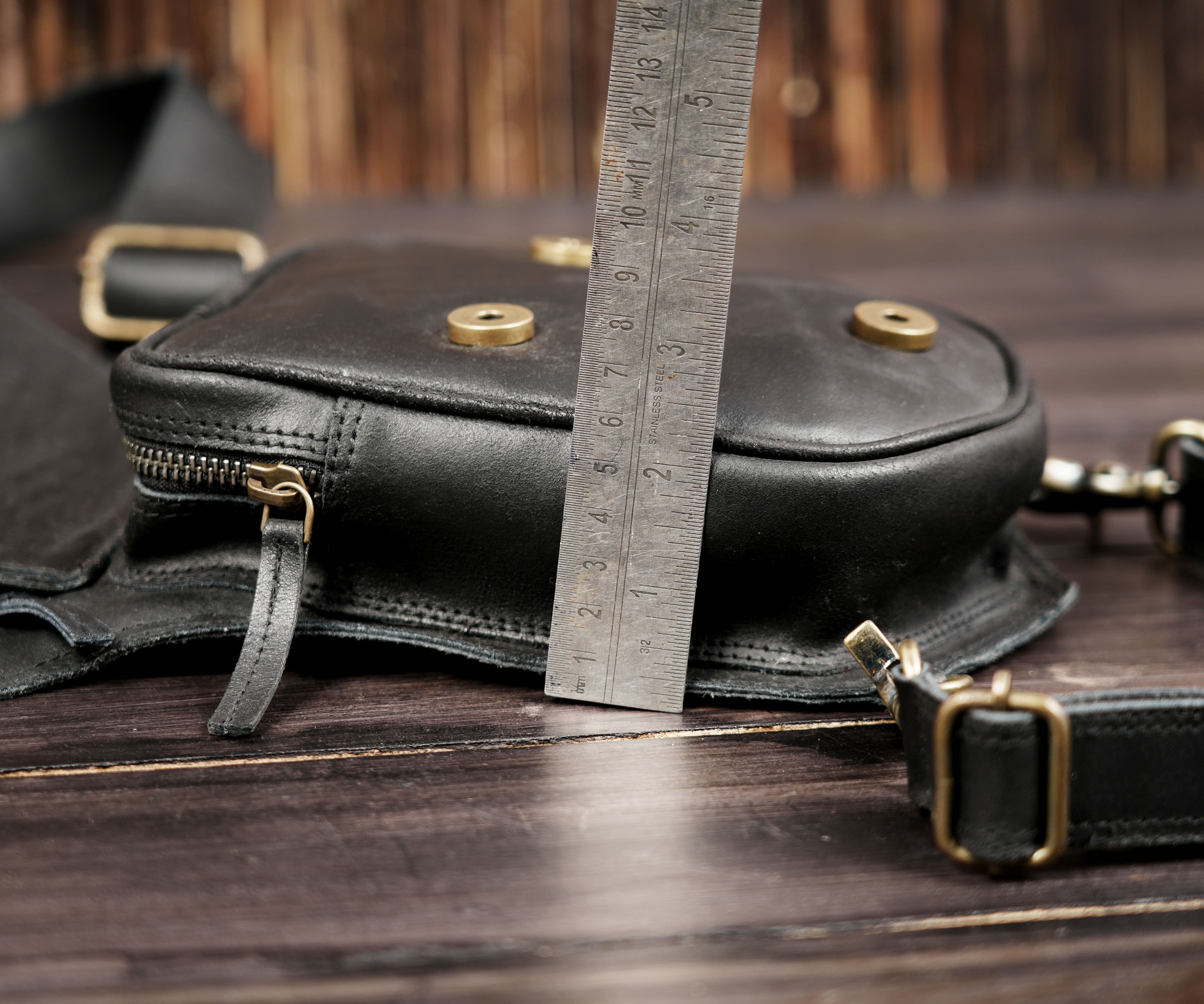 Leather thigh belt bag for travel and everyday carry