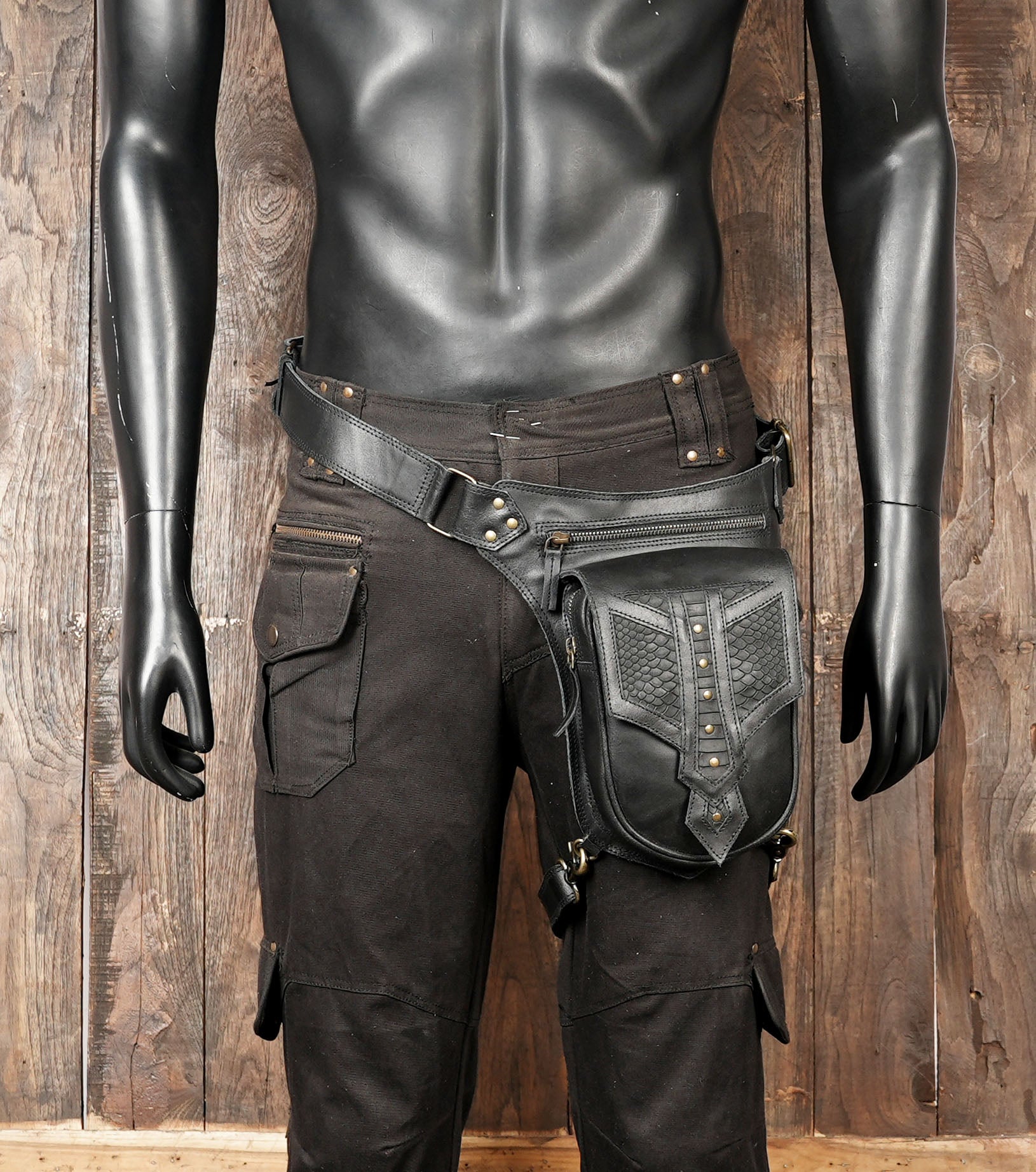 Black leather waist thigh belt for everyday essentials