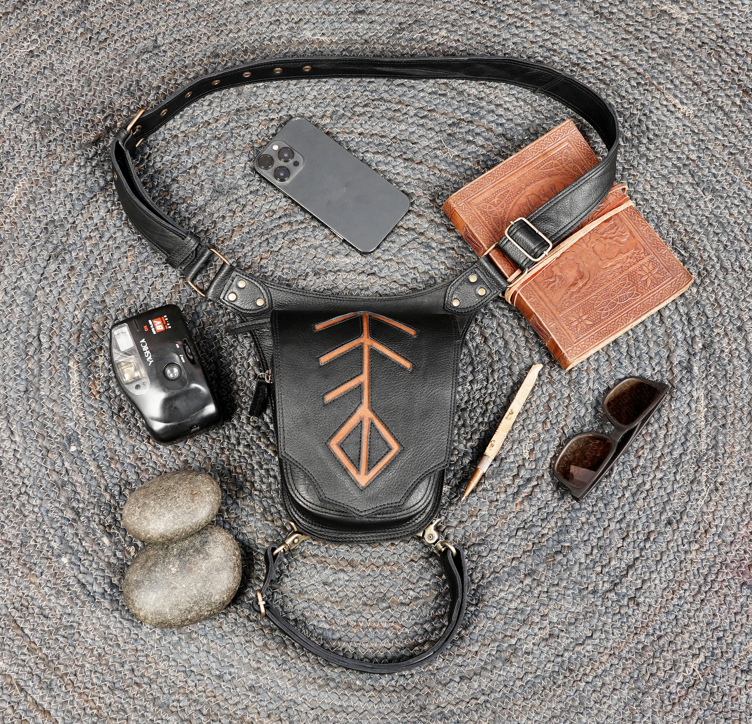 Leather waist pouch belt with geometric leather artwork