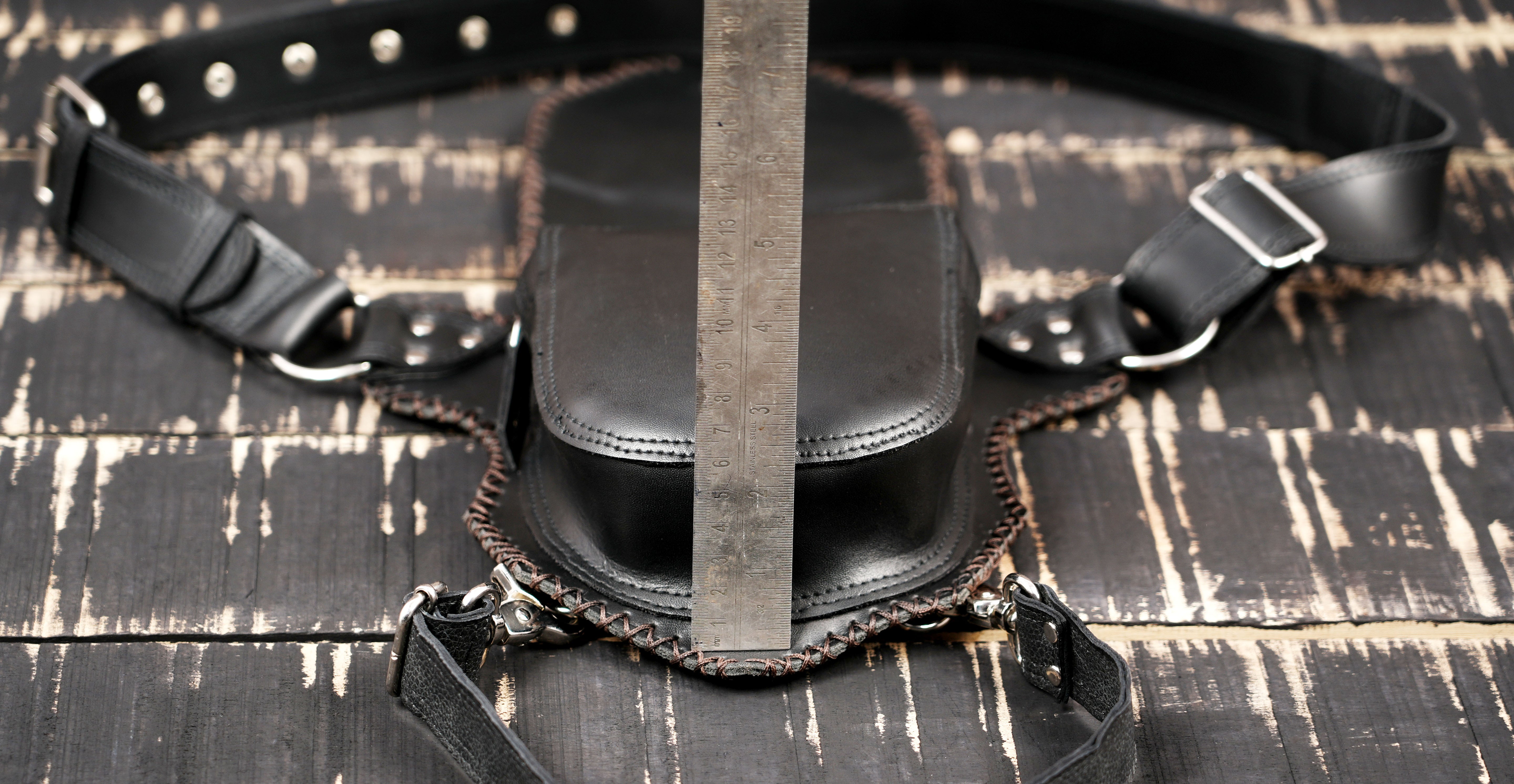 Genuine leather thigh holster with decorative oval stone