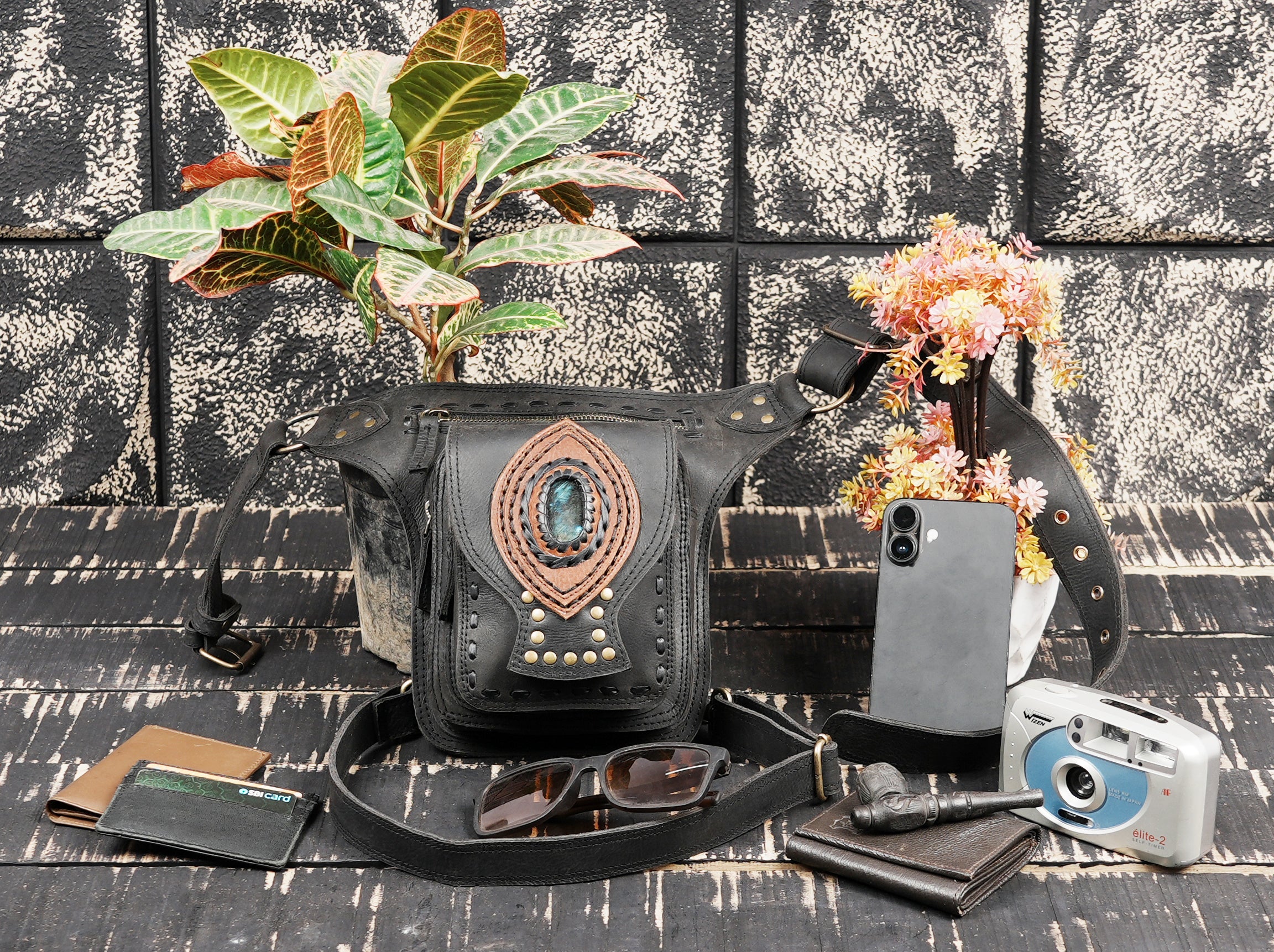 Unisex leather thigh belt with secure waist and leg straps