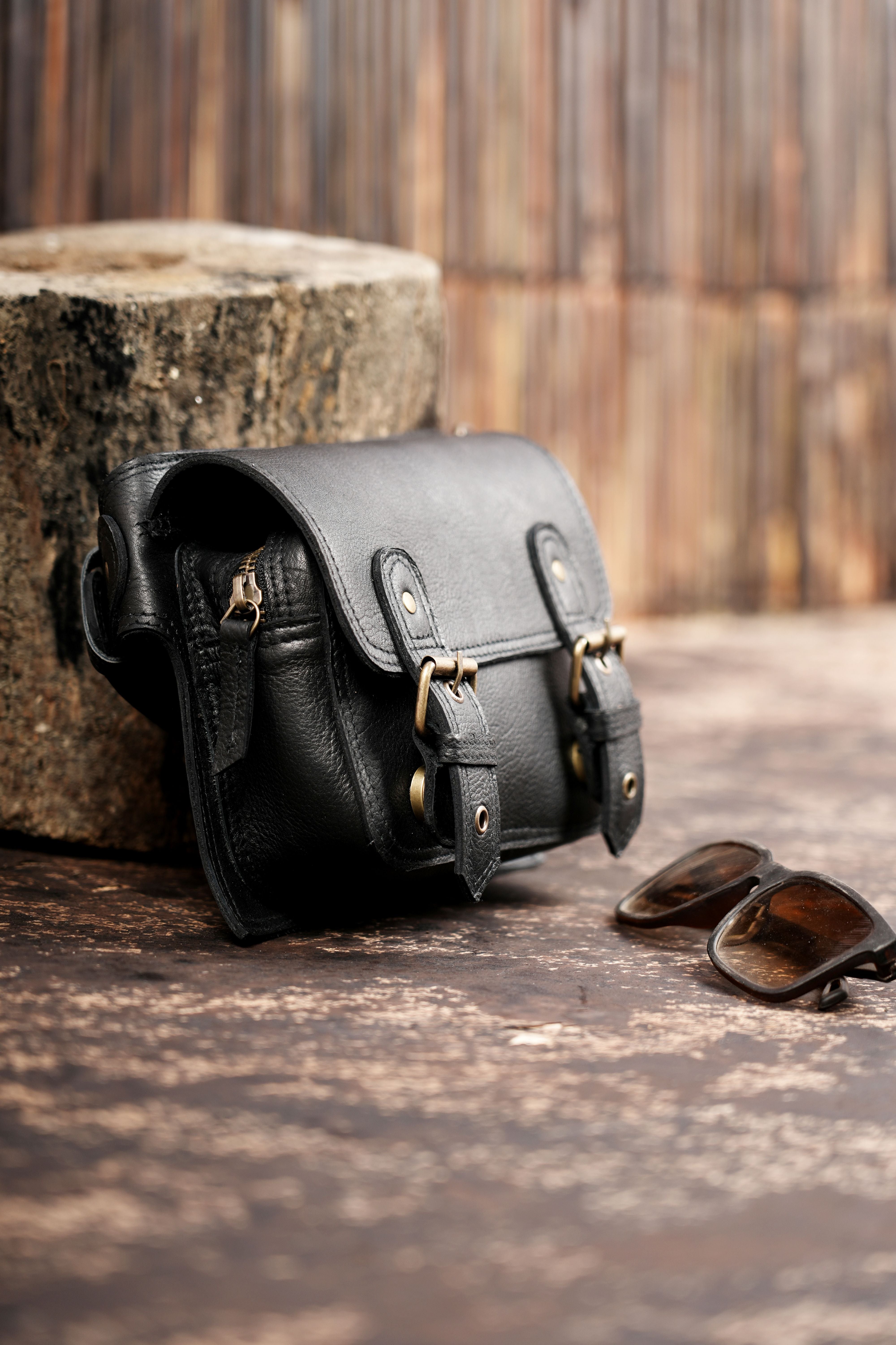 "Multi-purpose leather pouch for waist or hip wear"