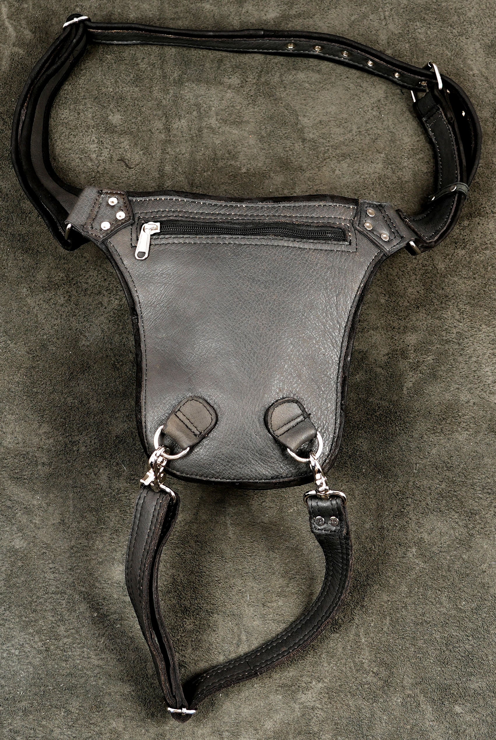 Gothic leather thigh accessory, detachable strap view