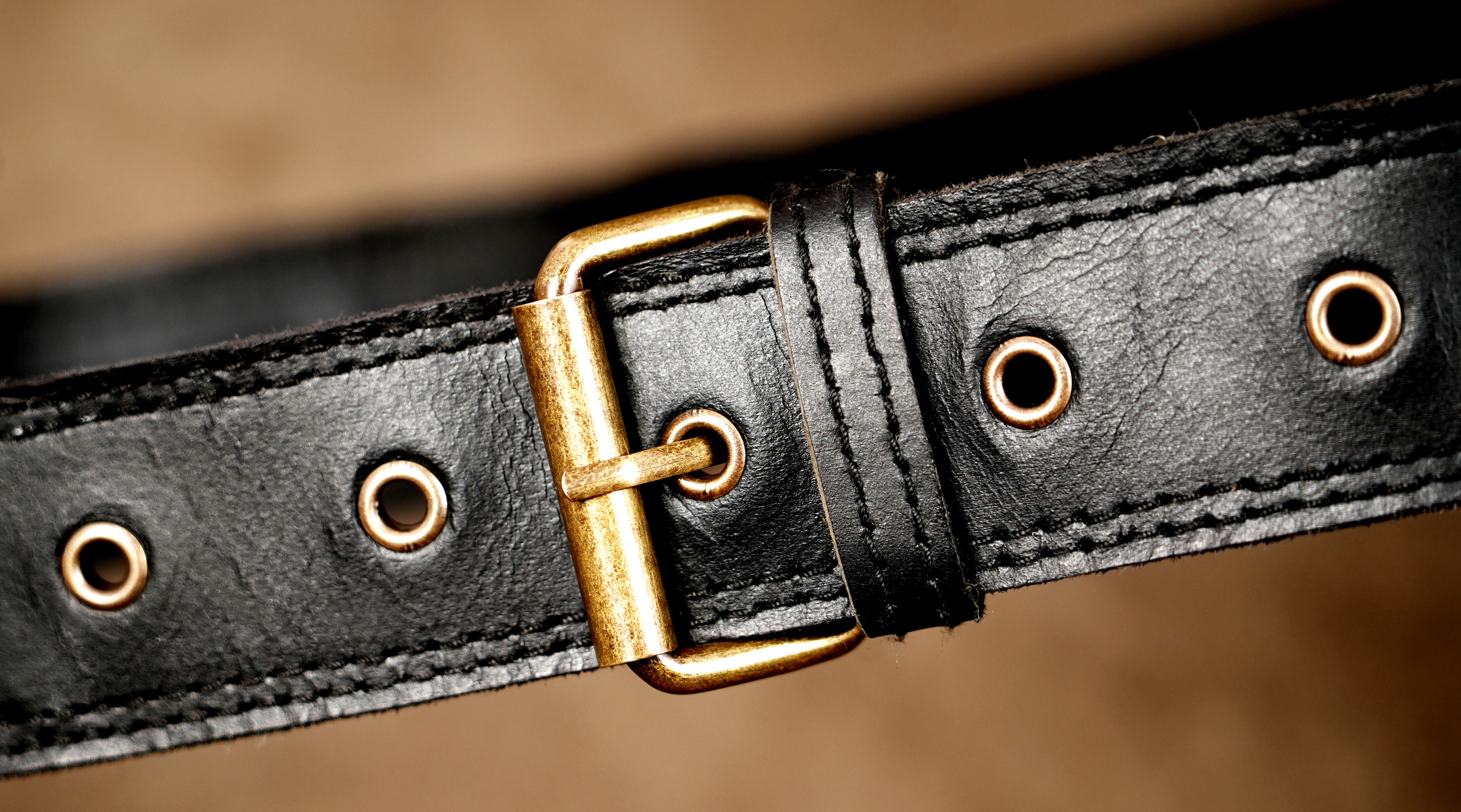 Hands-free leather utility pouch with thigh support strap