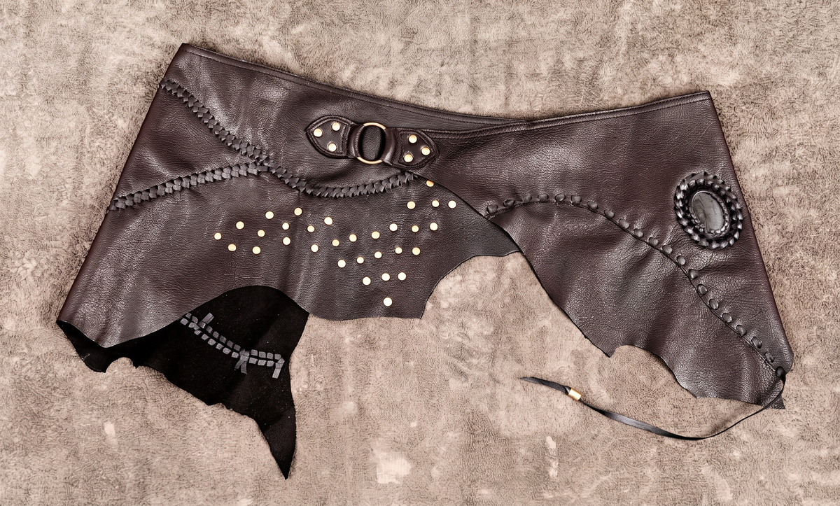 Medieval cosplay leather hip skirt with suede underlayer