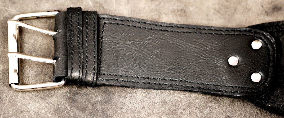 Rugged travel belt with twin leather satchel pockets