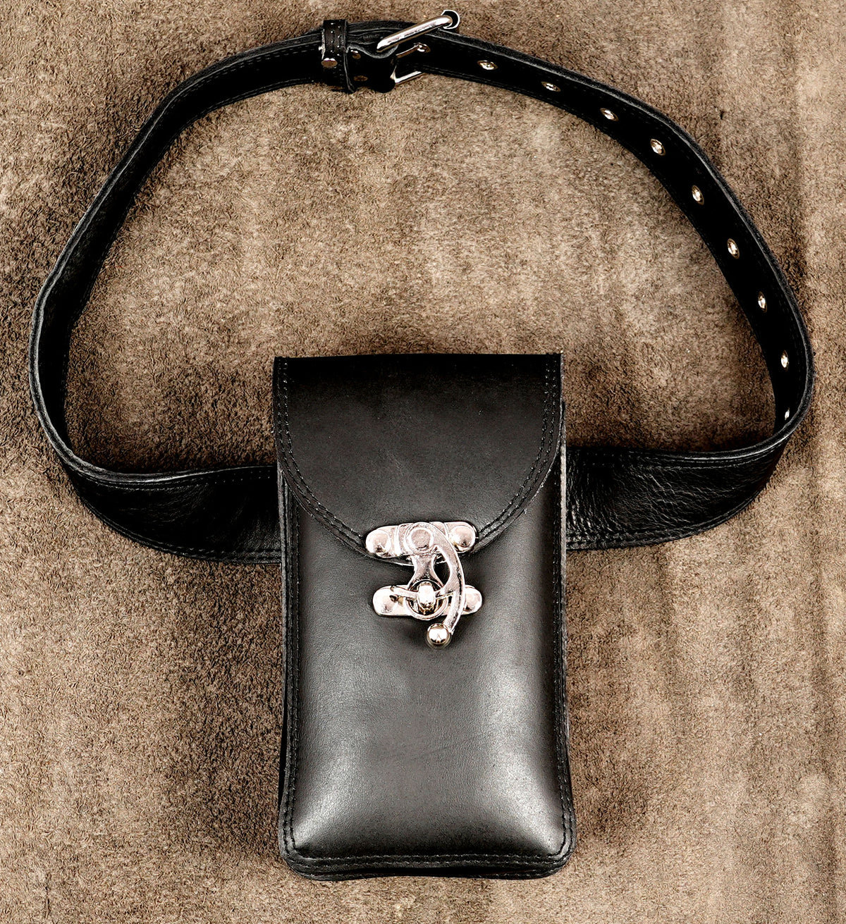 Slim profile leather bag, adjustable strap display