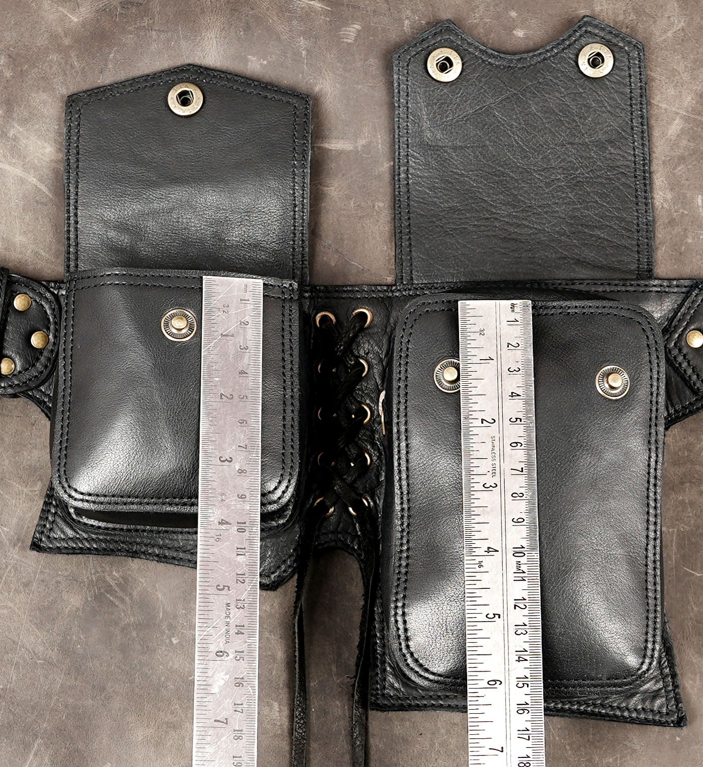 Unisex festival belt bag with practical storage pockets