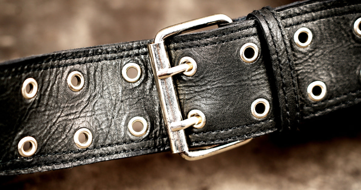 Utility belt for outdoor gear, symmetrical pouch view