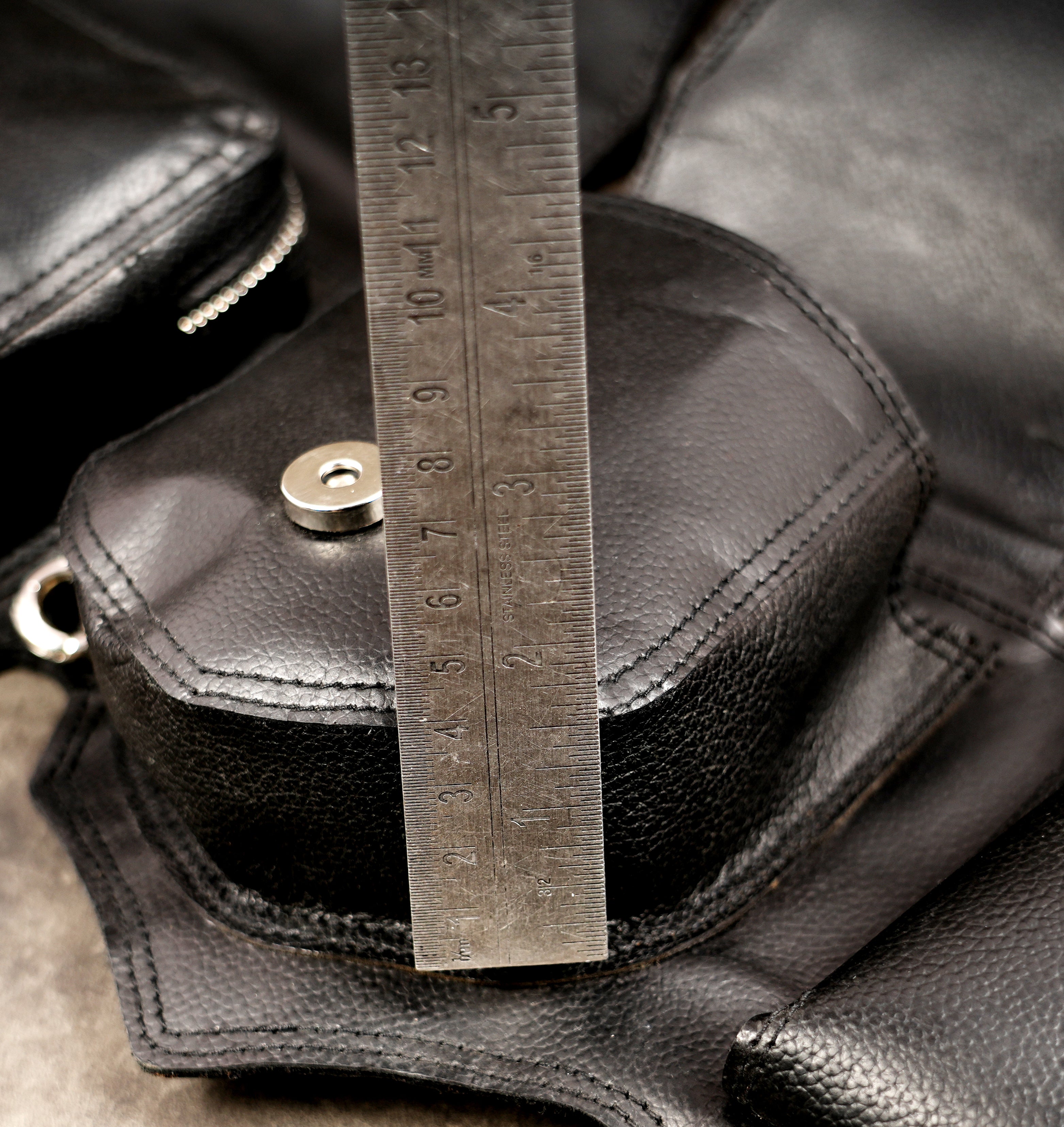 Video game character belt with segmented pouches