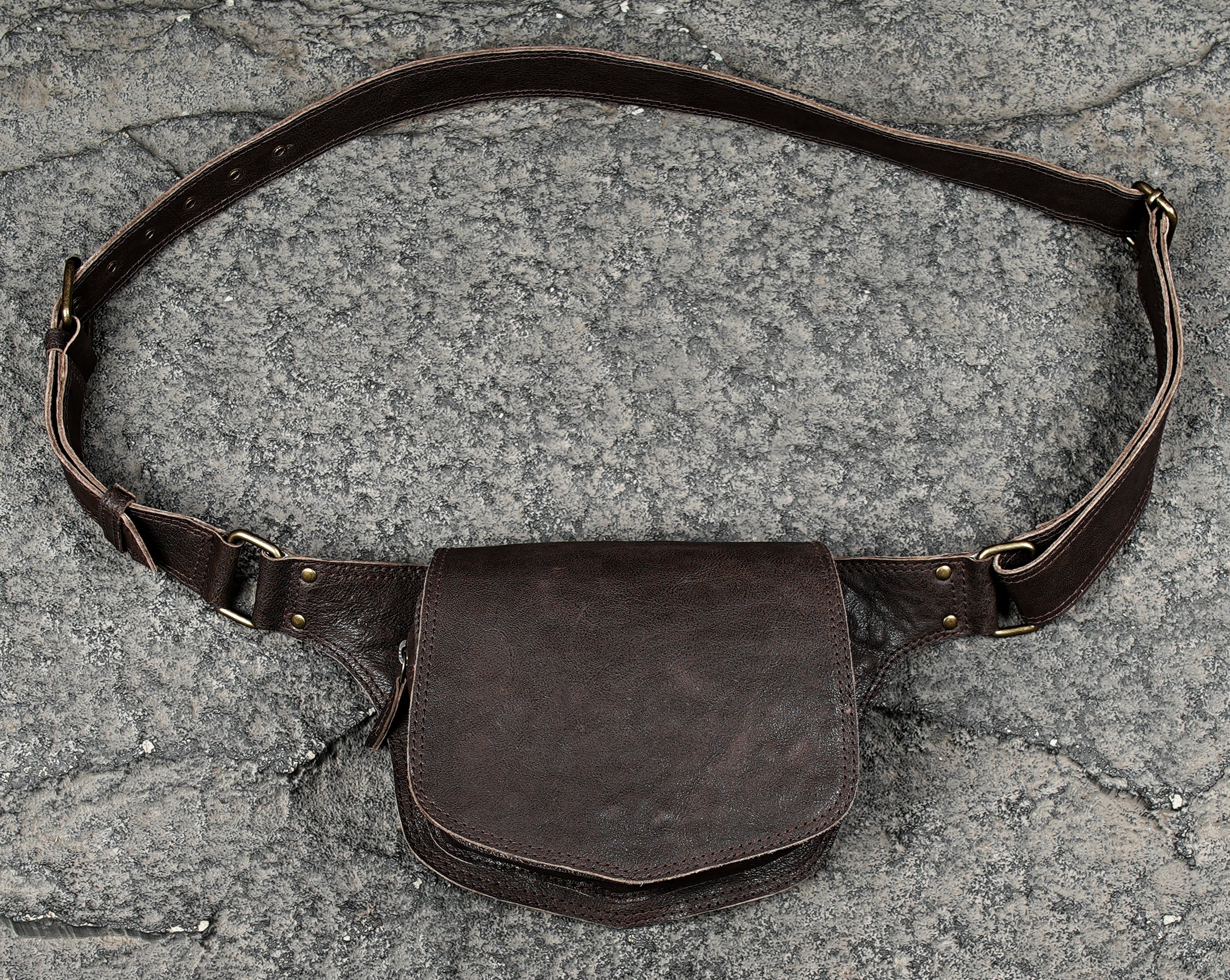 Unisex black leather belt pouch