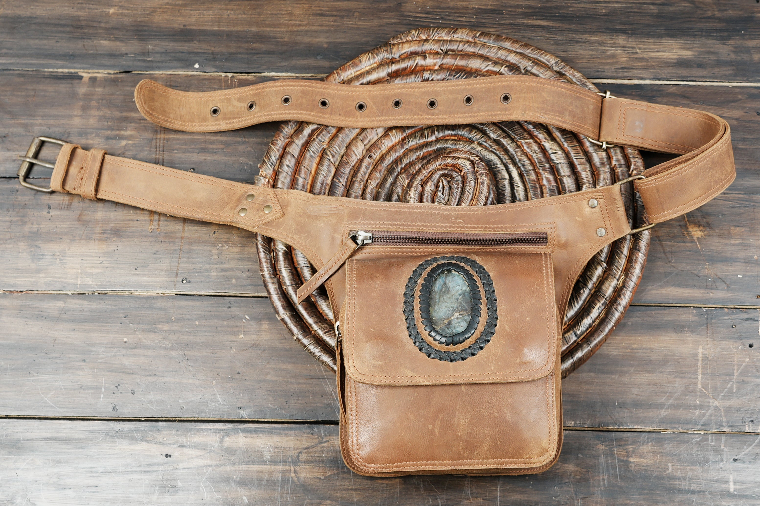 Unisex leather waist belt with zipper