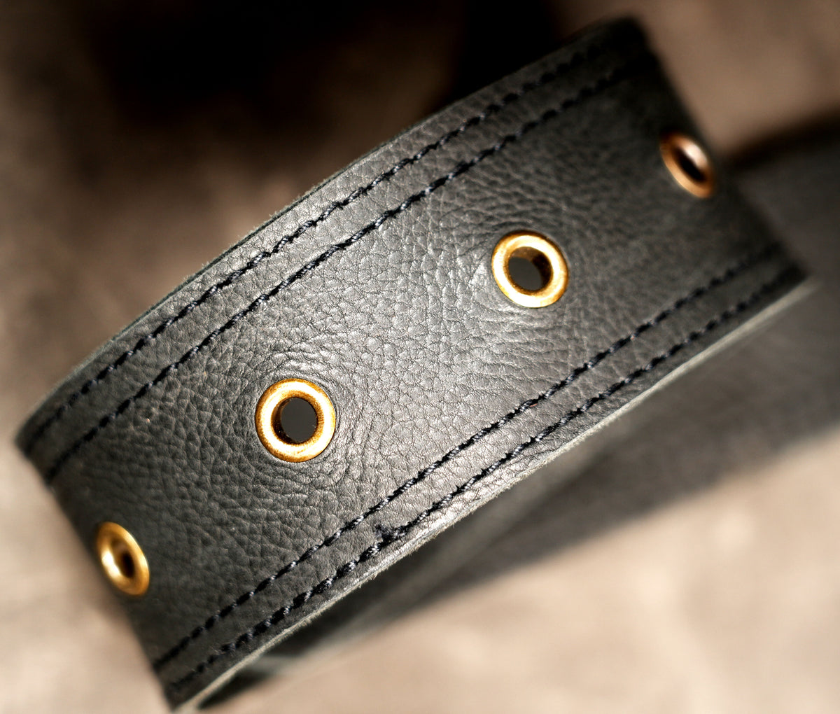 Genuine leather hip belt with secure zipper pocket