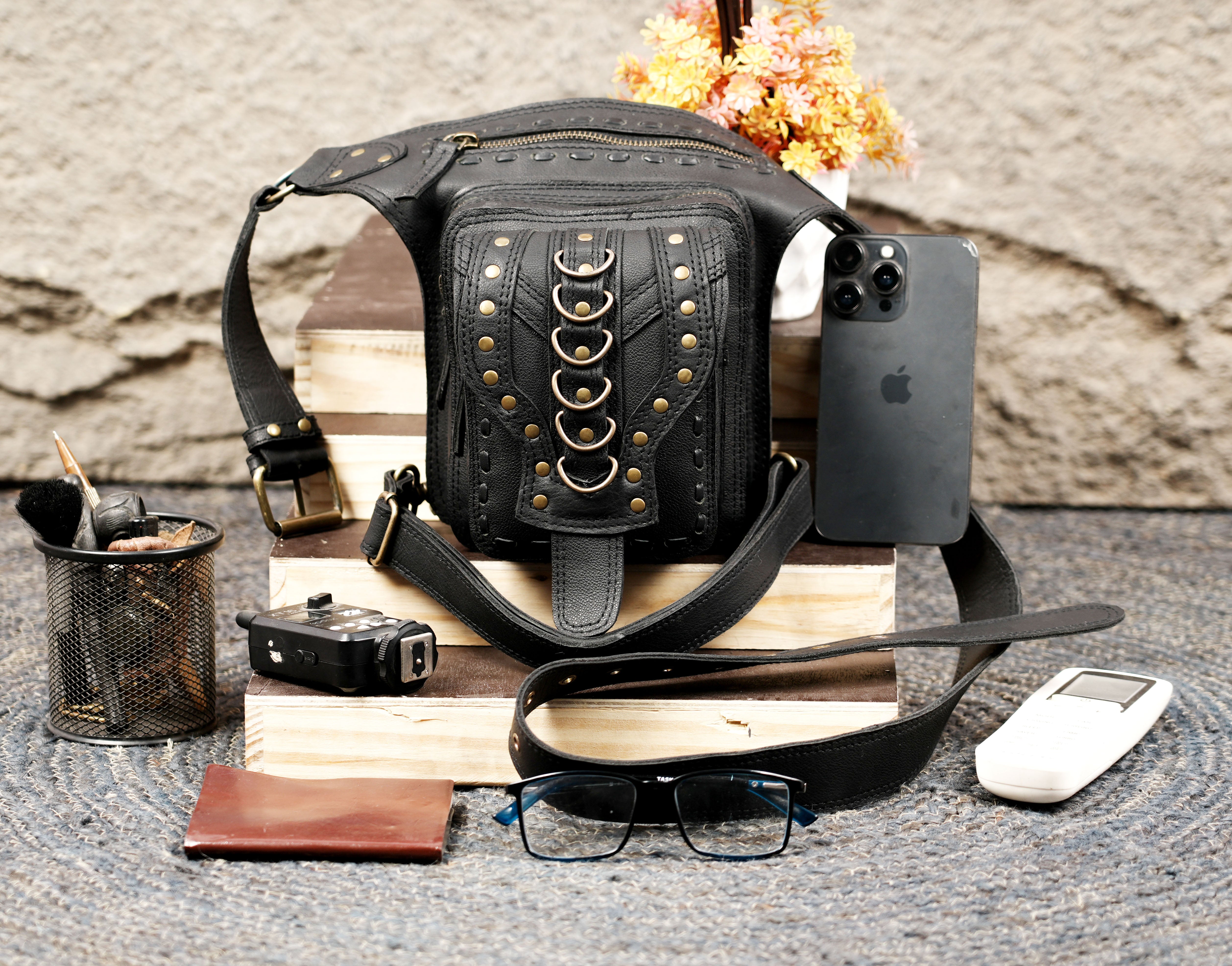 Alternative fashion leather thigh belt with front pocket