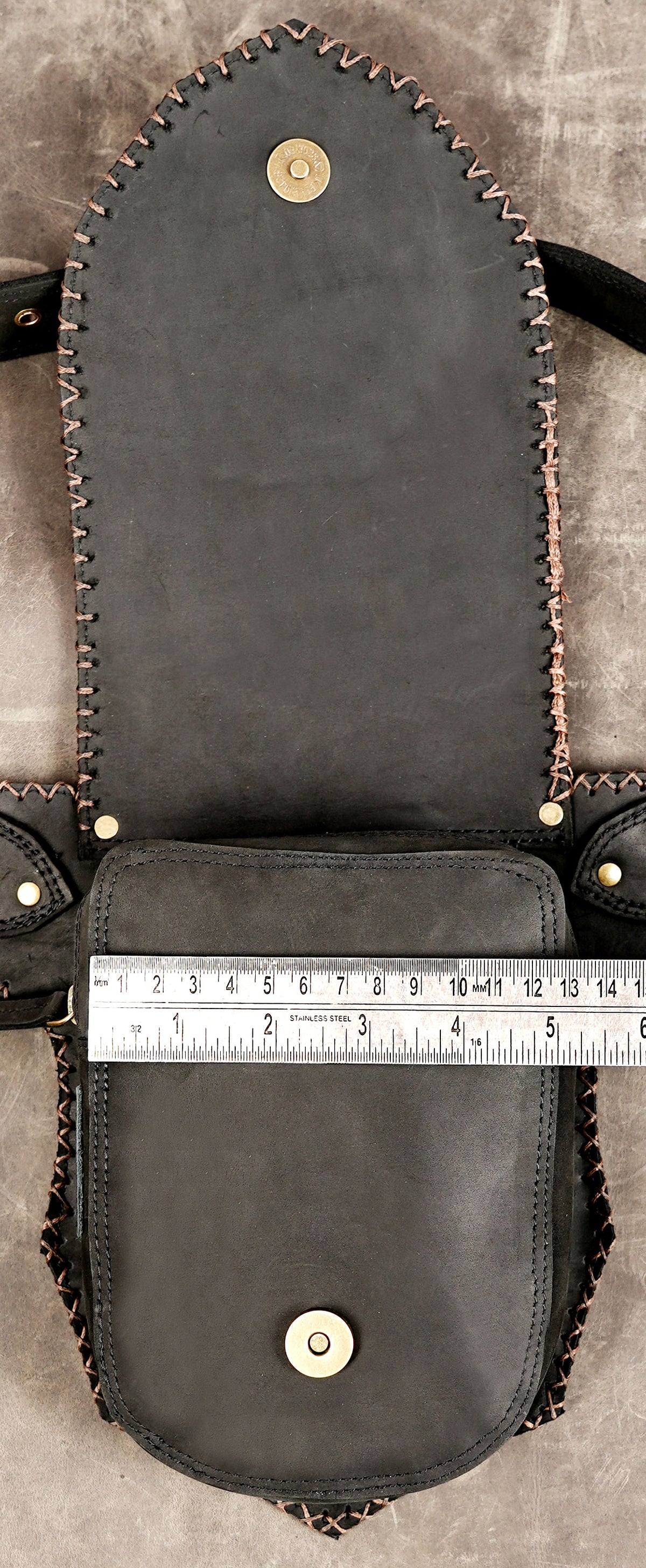 Black leather Renaissance waist pouch with stone