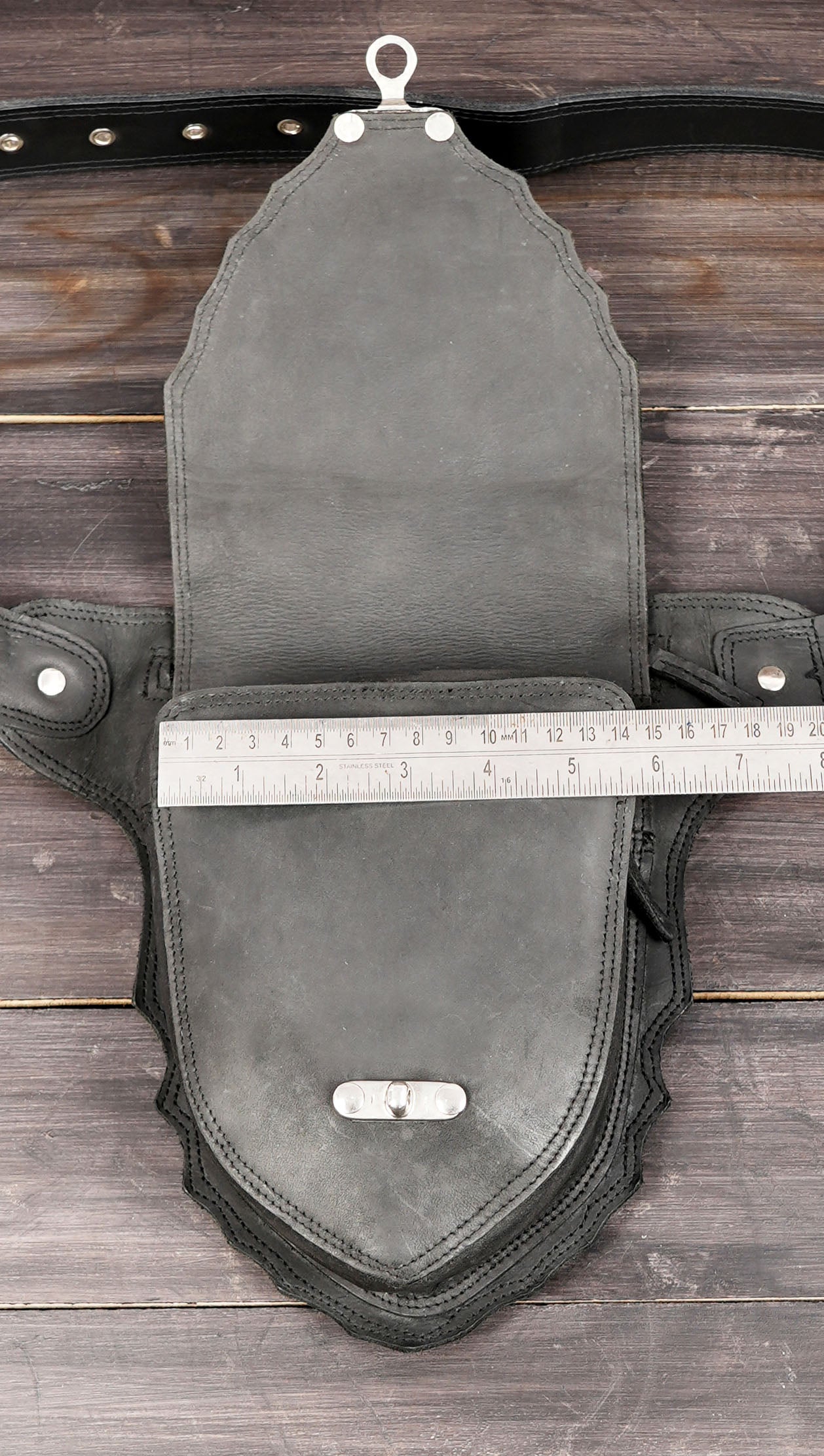Leather waist belt with metal hardware