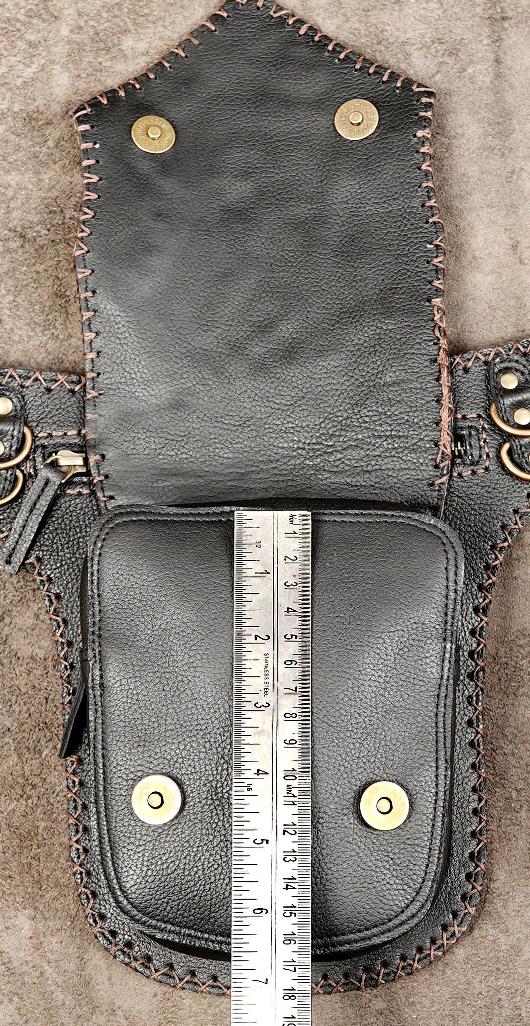 Handmade Leather Hip Bag with Natural Stone – Boho Tribal Utility Belt Bag with Braided Leather and Zip Pocket, Adjustable Waist Bag