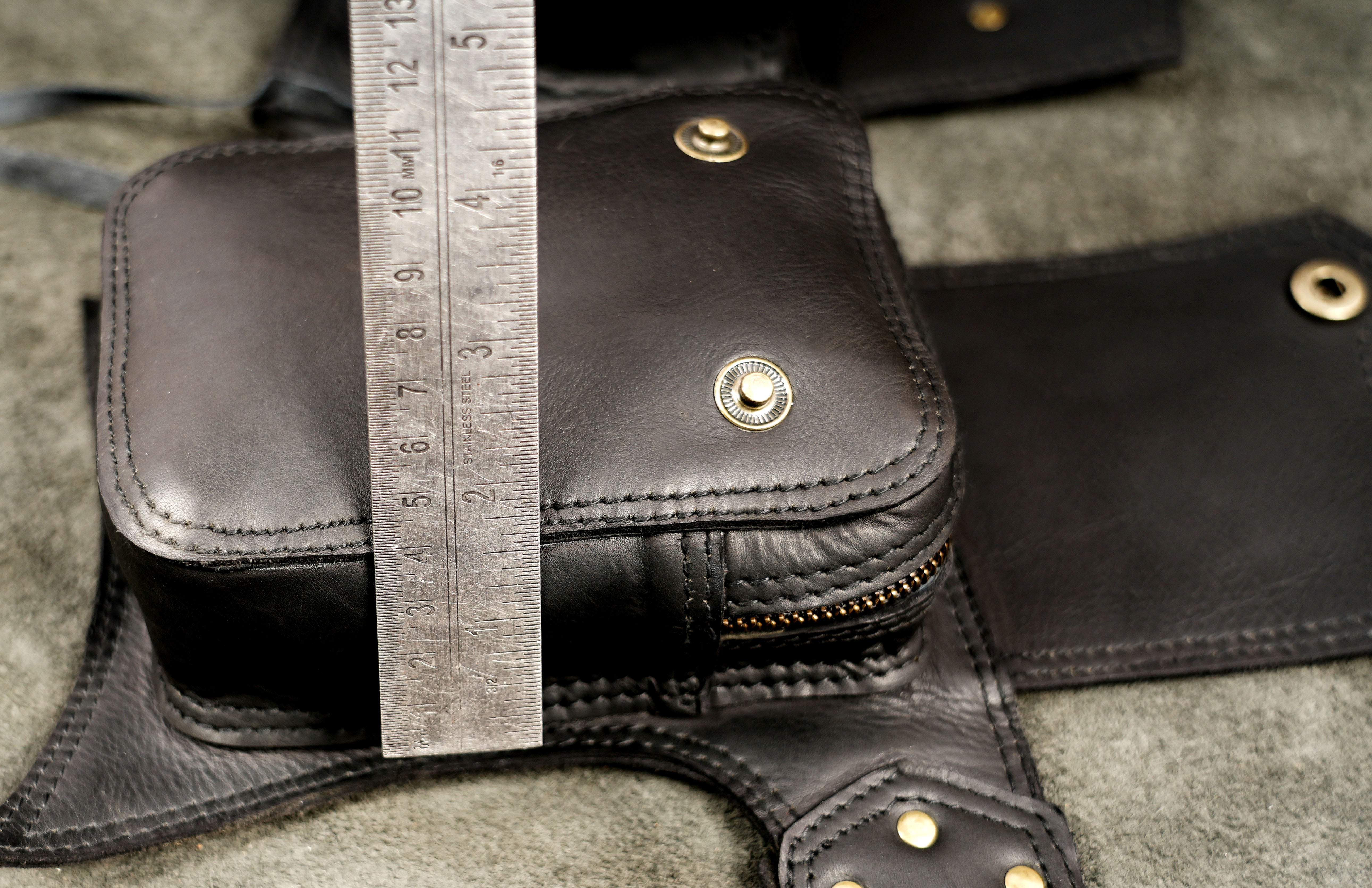 Genuine leather multi-pocket belt for travel and everyday wear