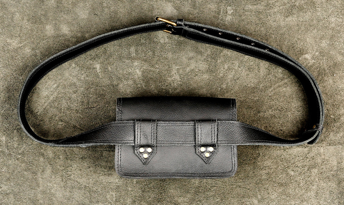 Unisex black leather bum bag with adjustable belt for everyday use