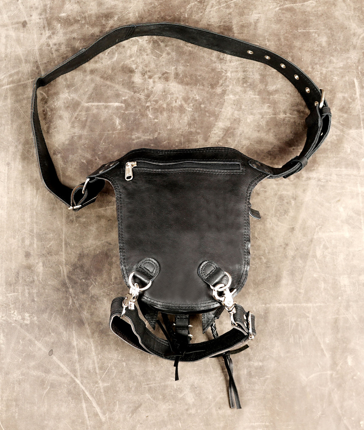 Versatile black leather thigh bag and belt pouch combination