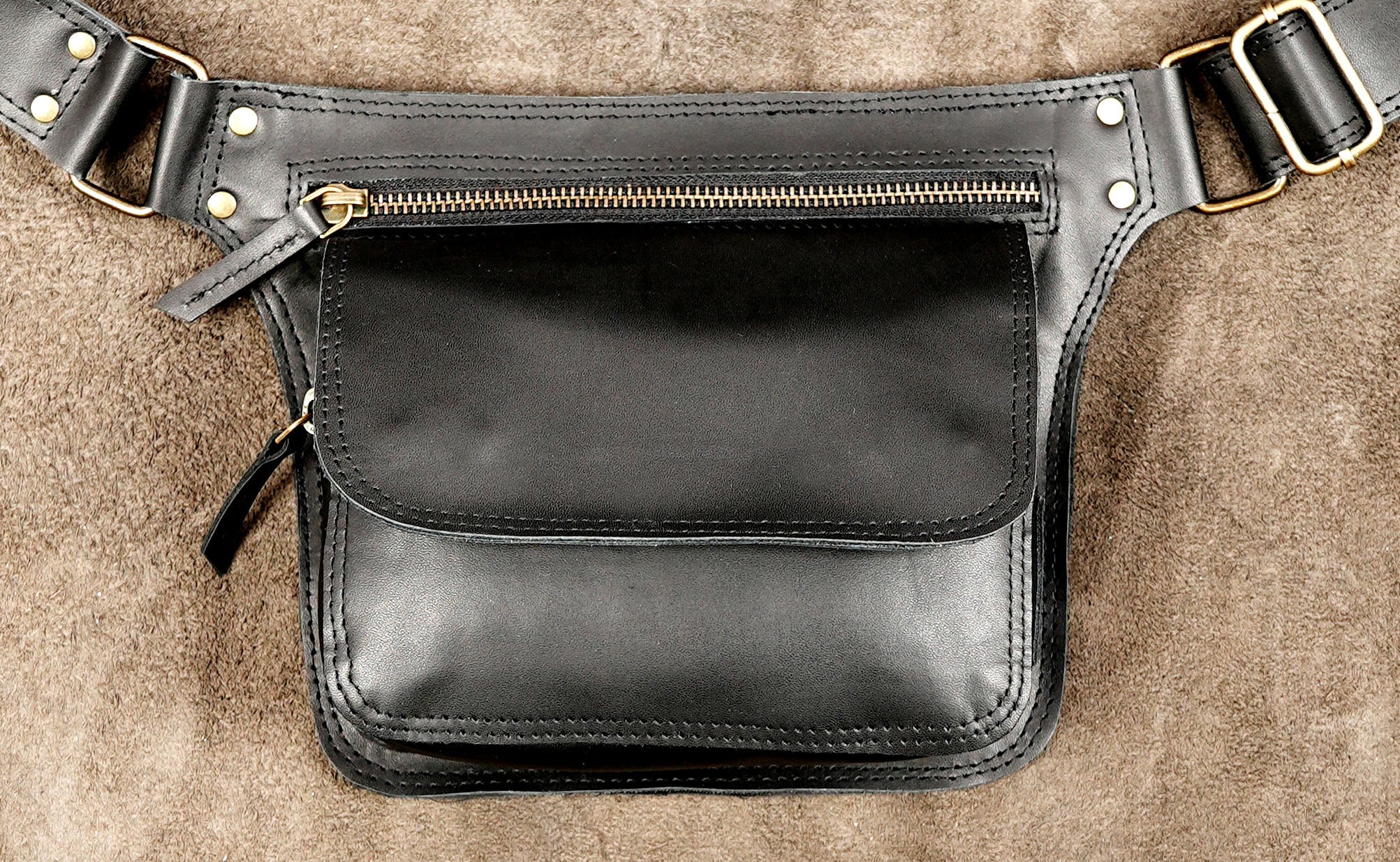 Unisex leather belt pouch with secure zipper compartments