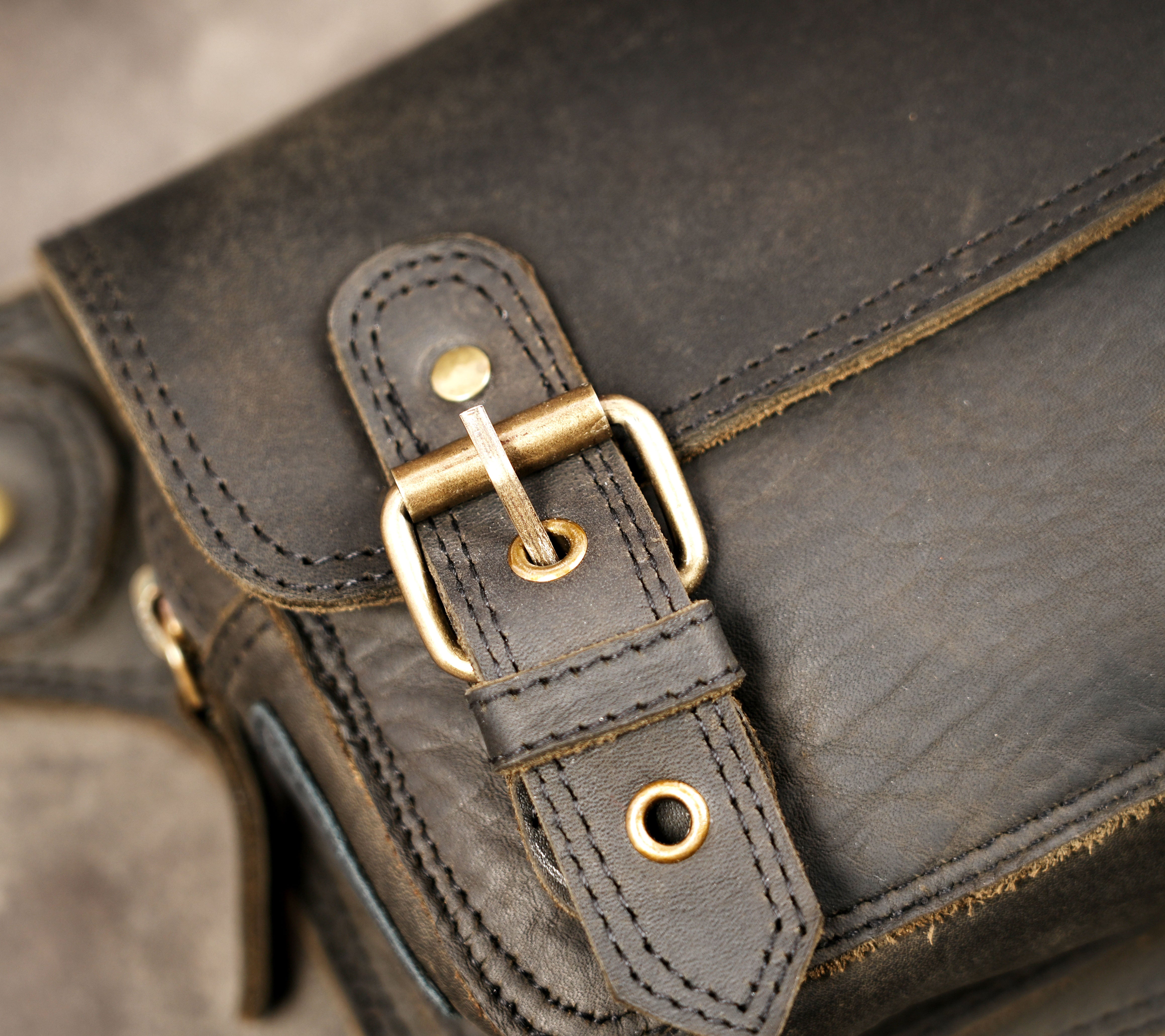 Adjustable leather hip belt with buckle details