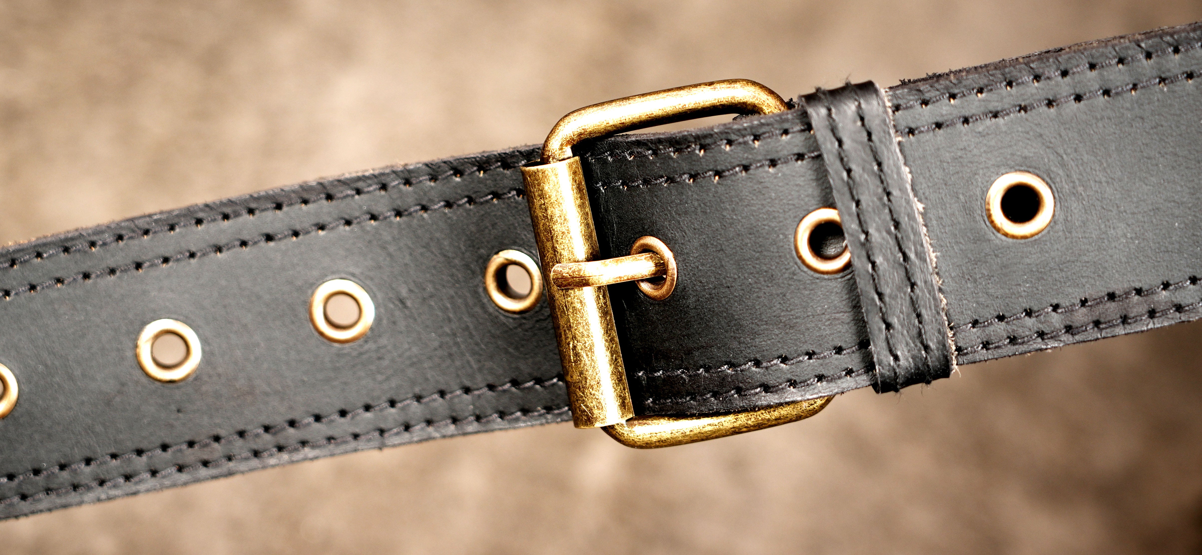 Minimalist leather belt pouch