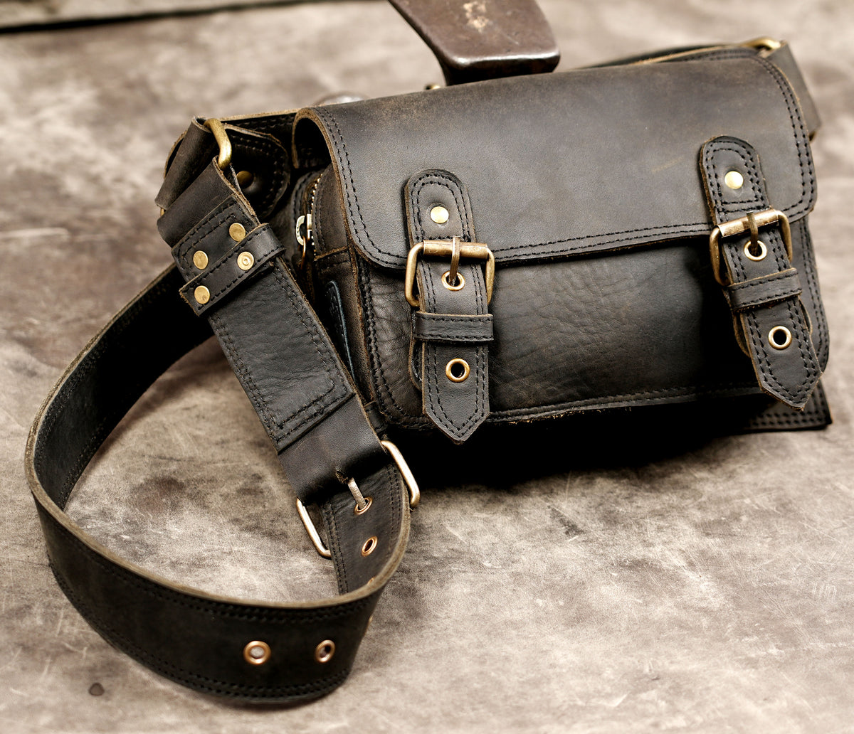 Handmade leather belt pouch waist harness design