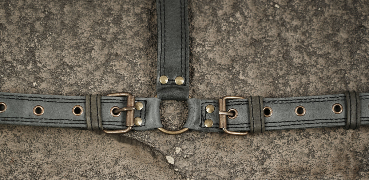 Leather shoulder holster bag with secure zip compartments and straps