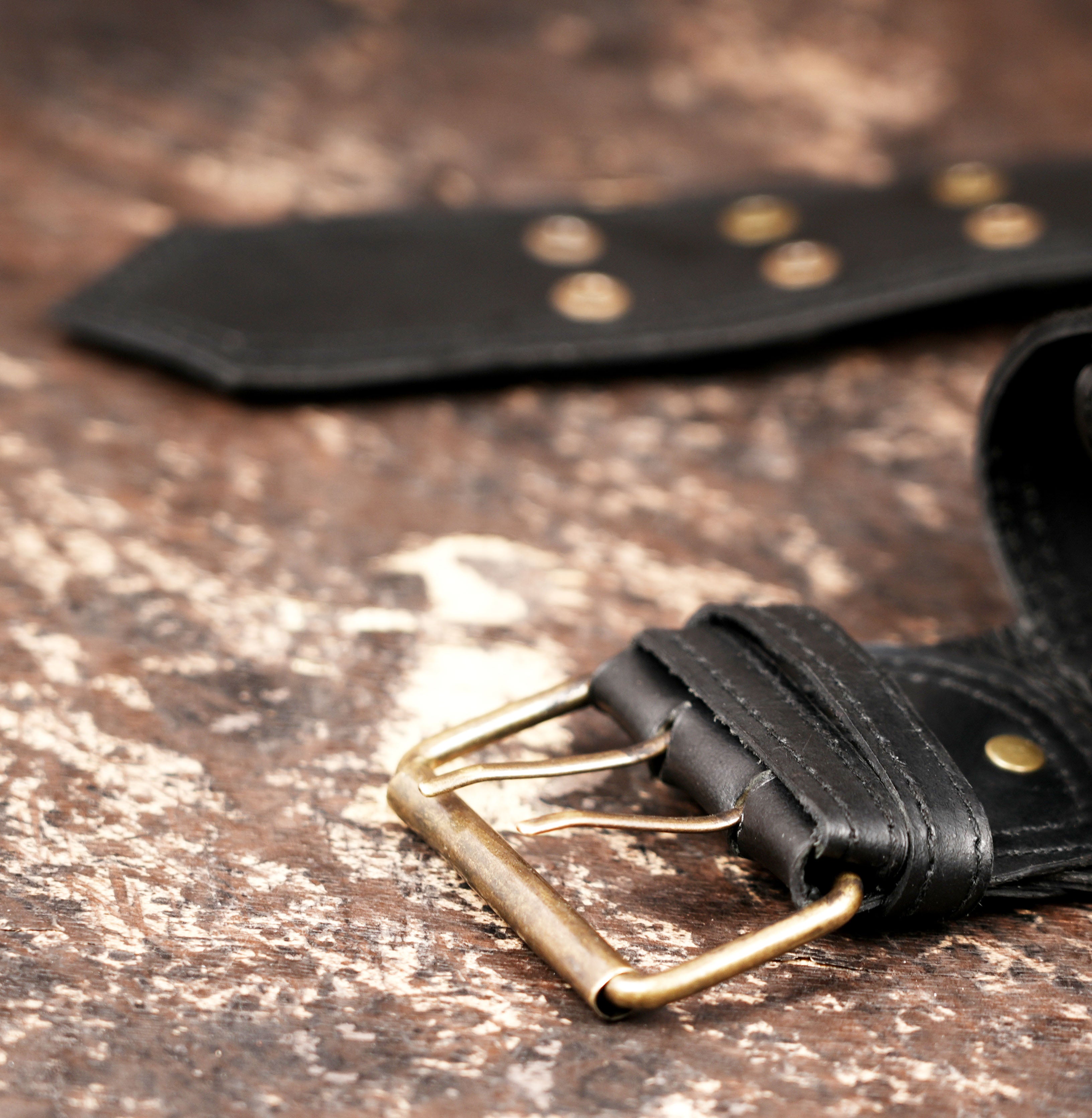 Leather tool belt with zipper pocket