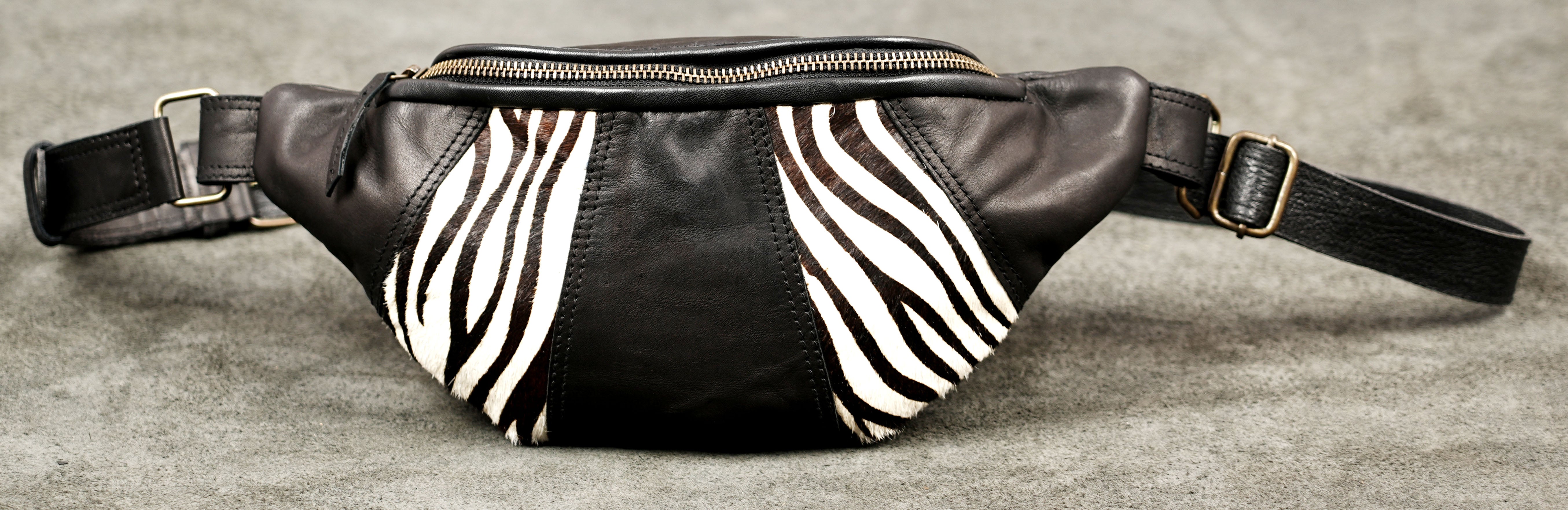 Adjustable black leather shoulder bag for everyday use