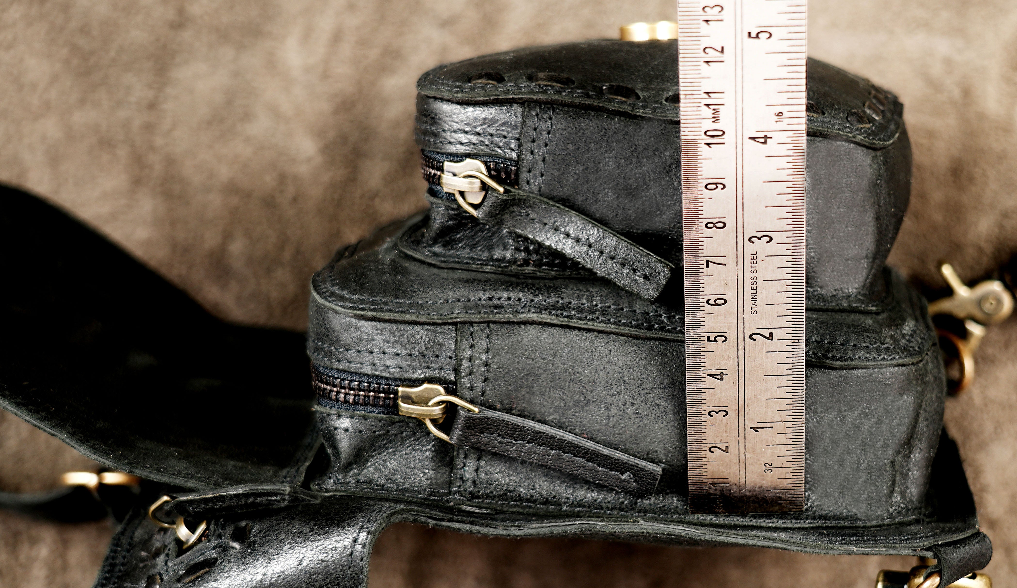 Adjustable black leather thigh belt pouch for adults