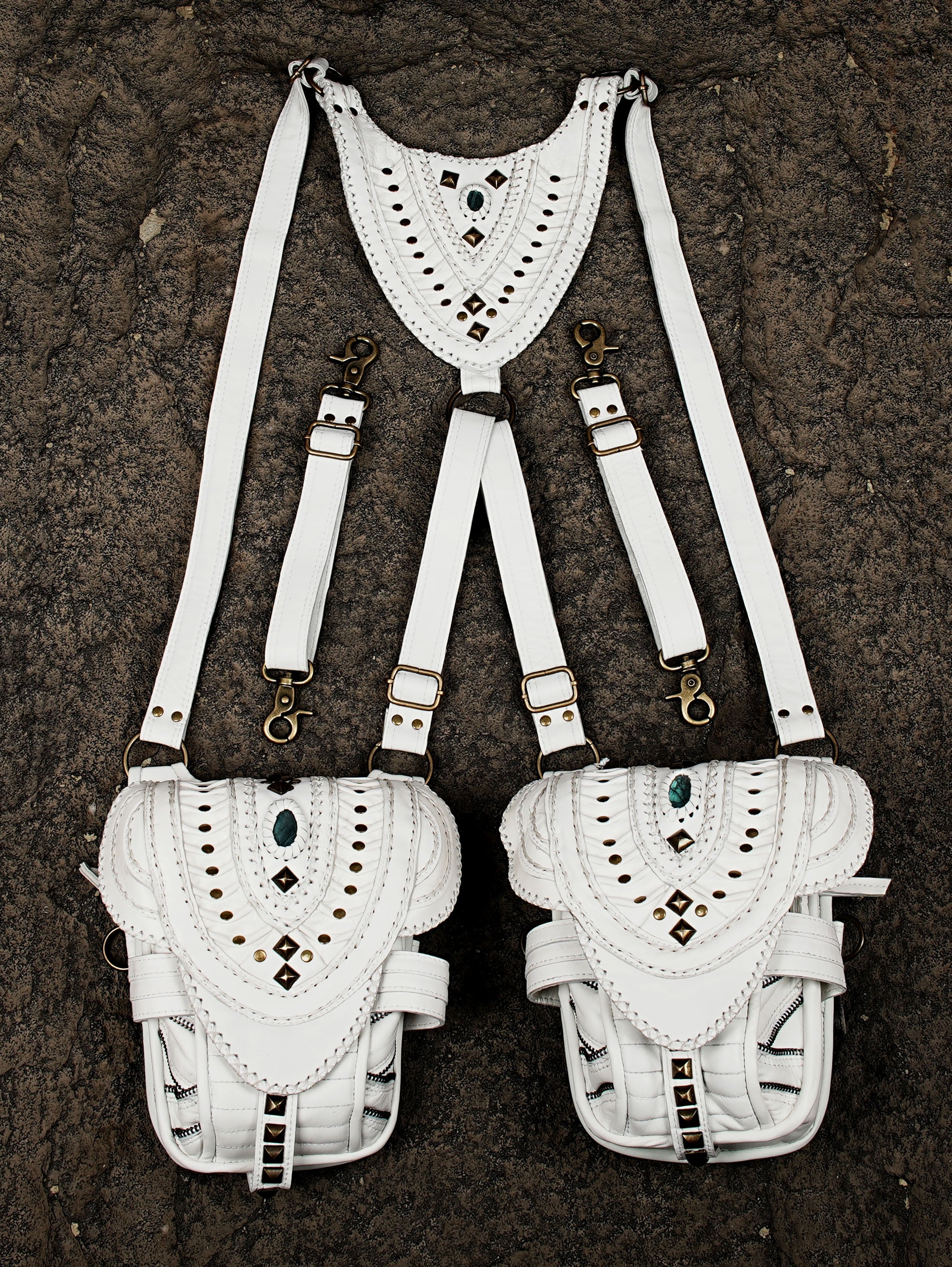 Adjustable black leather travel harness with two practical storage pockets