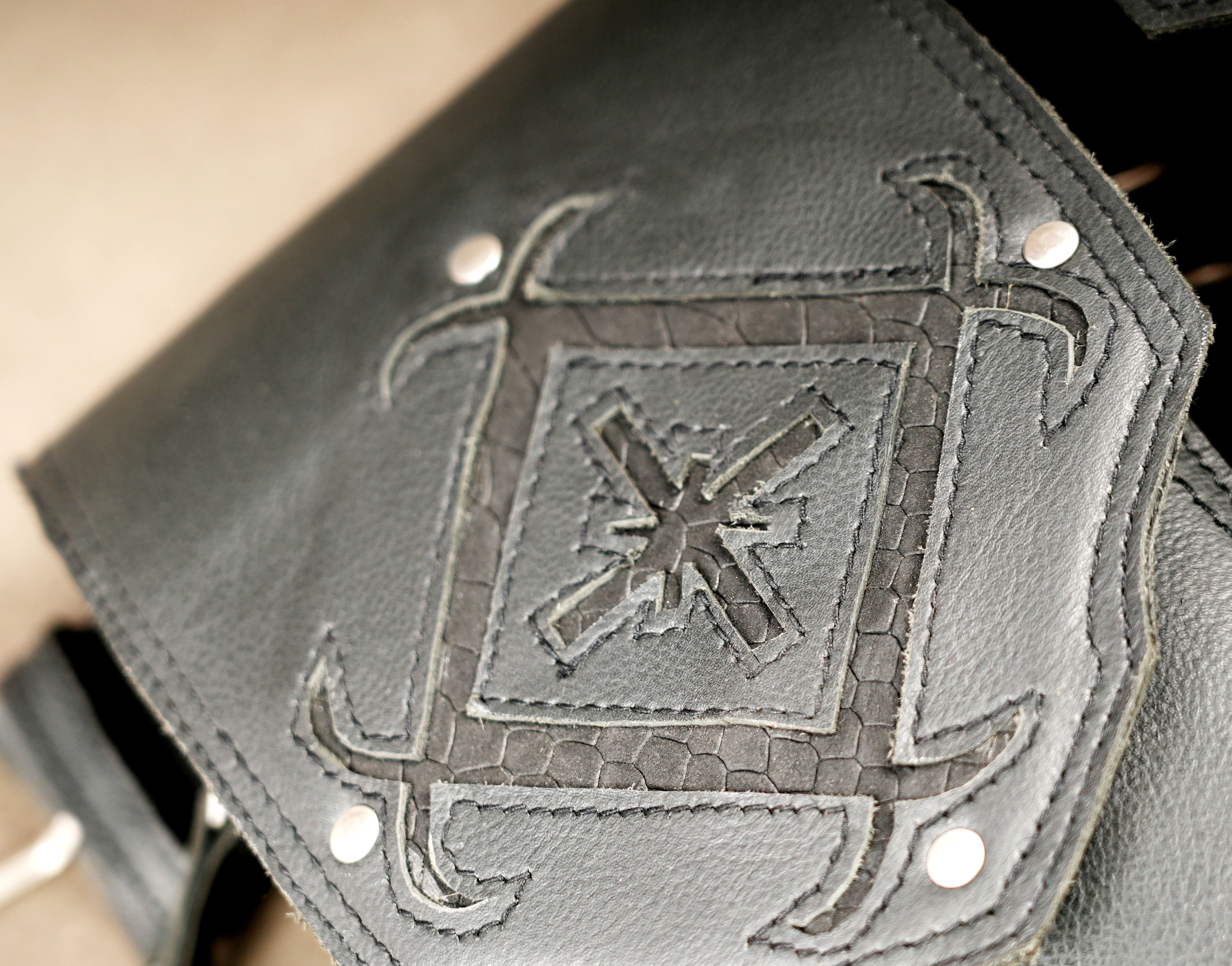 Adventurer belt with diamond stamp pocket design