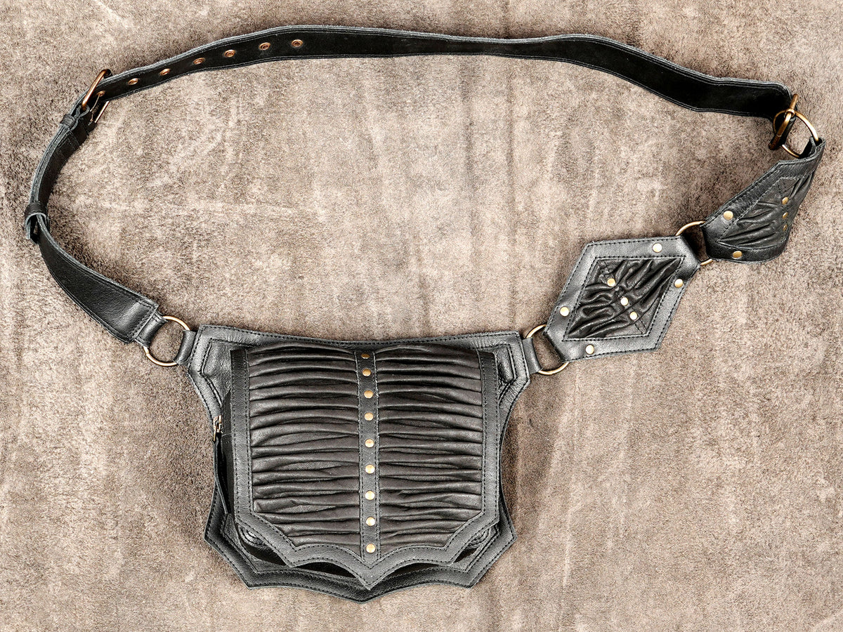 Desert festival waist bag in black leather with zipper side pocket