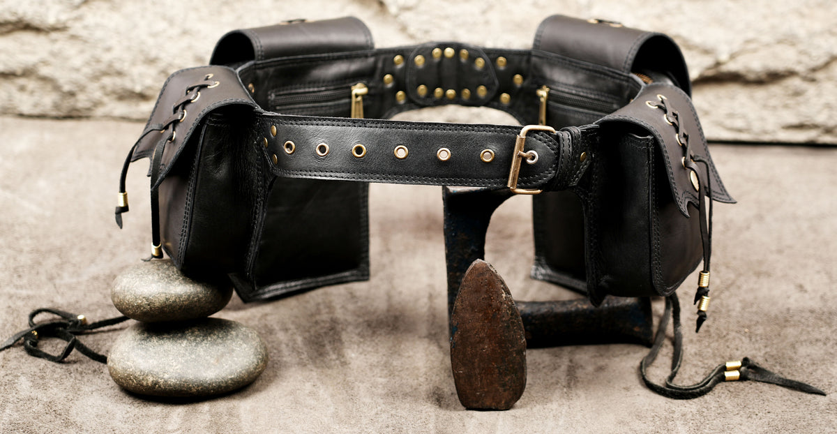 Festival utility belt in black leather with four detachable pouches