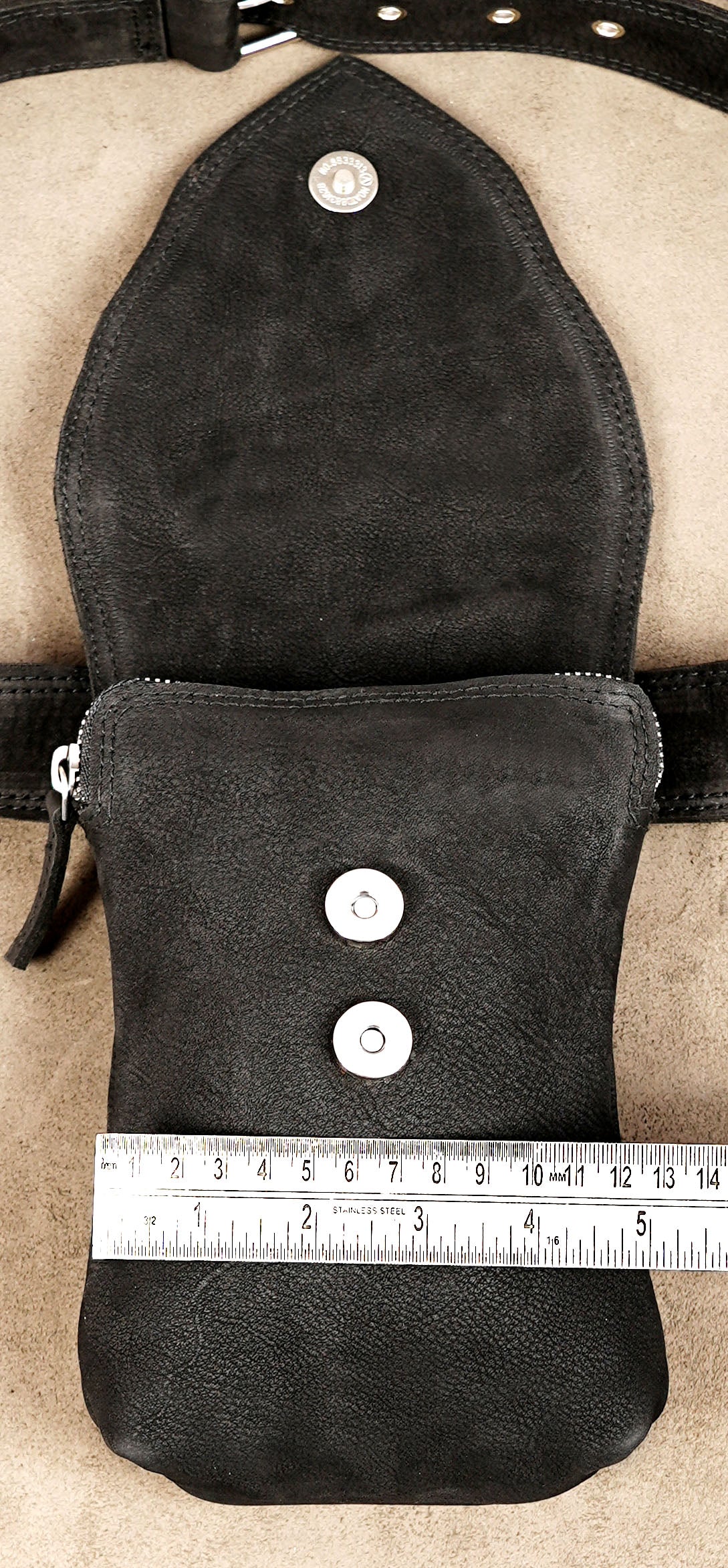 Casual leather belt accessory, symmetrical flat display